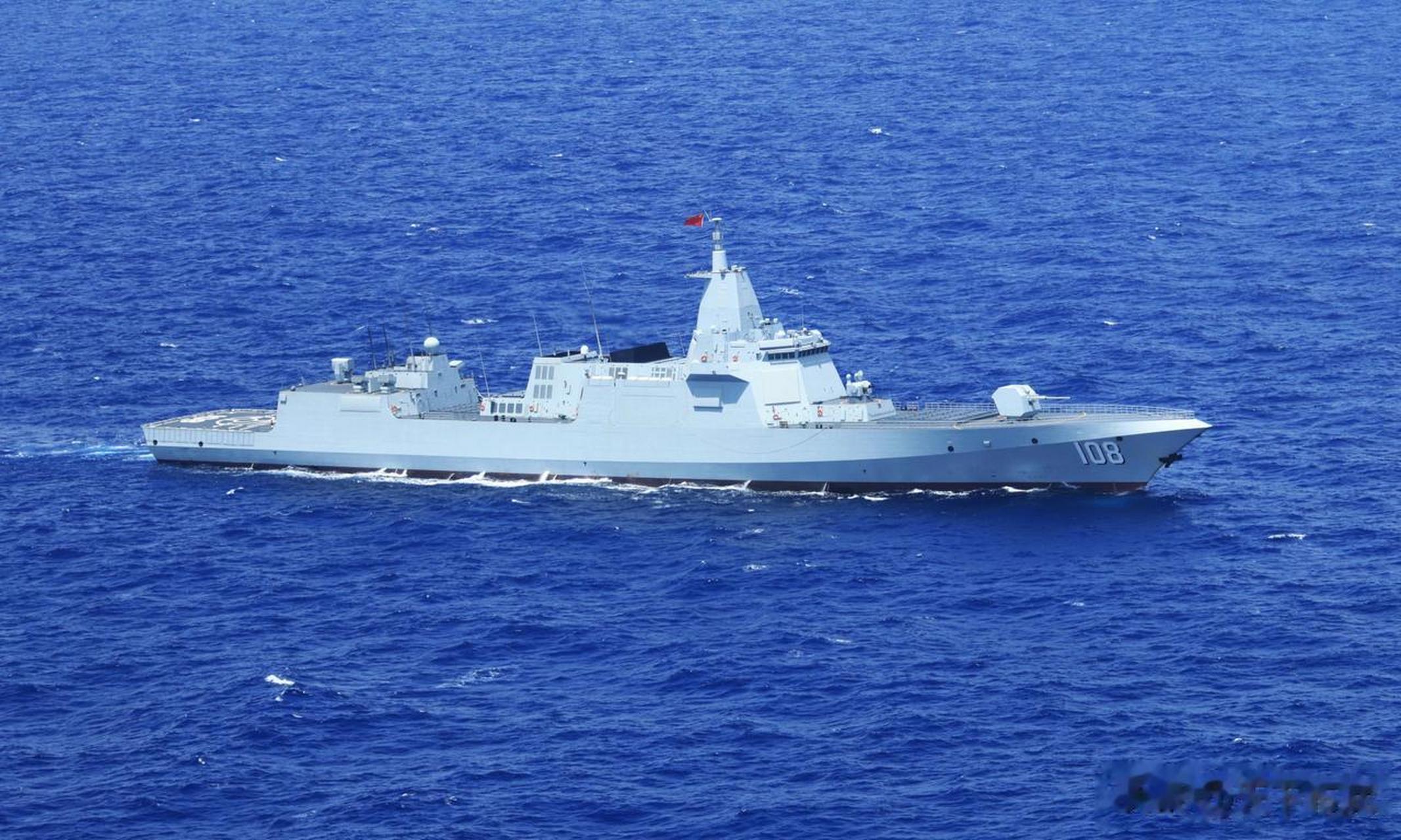 美图分享,055万吨大驱108"咸阳舰",作为最后一艘服役的055大驱,目前该