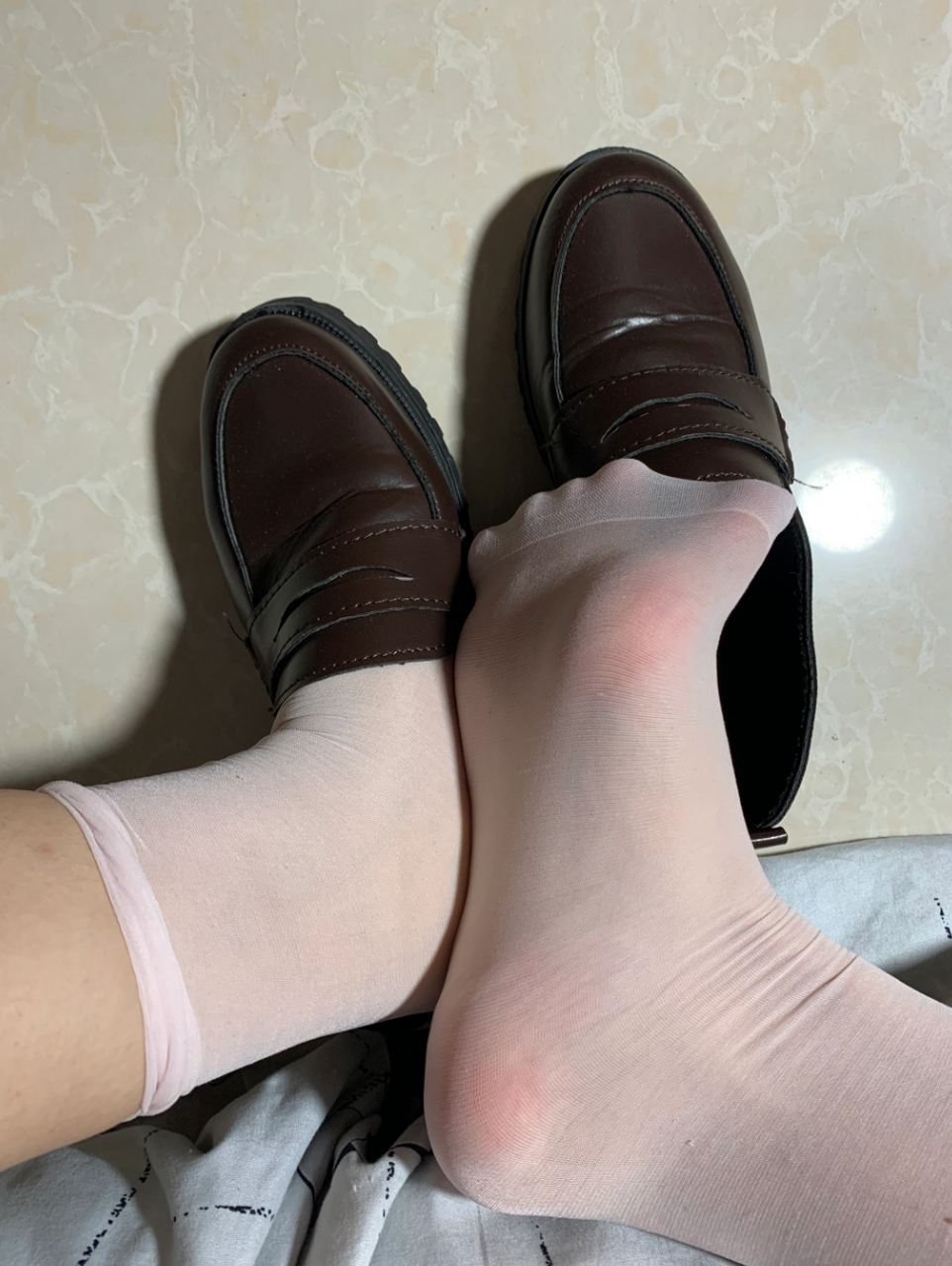 小皮鞋配丝袜,真是一种说不出的感觉#夏季穿搭