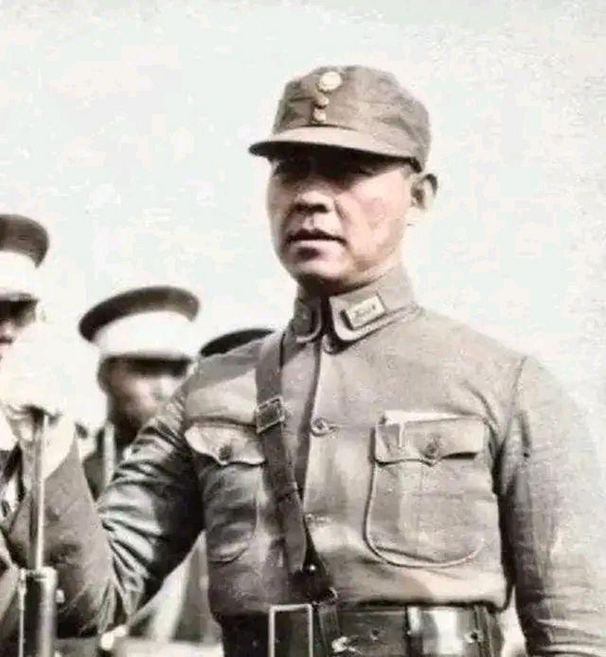 1938年,台儿庄战役后,莫德宏下令将132名日寇全部砍头.