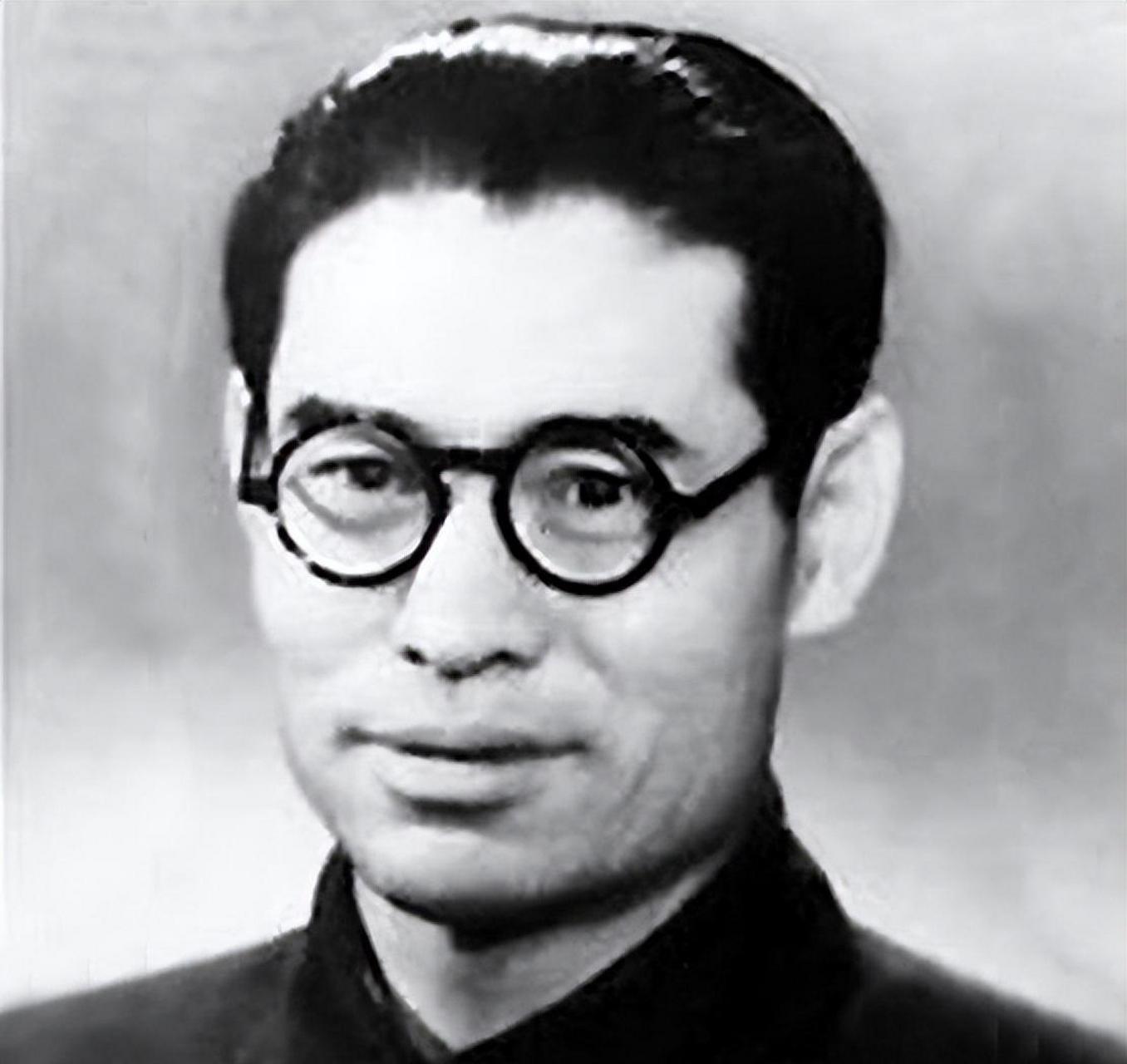 大家都知道,周总理很会跳舞,不过,有一个人组织的