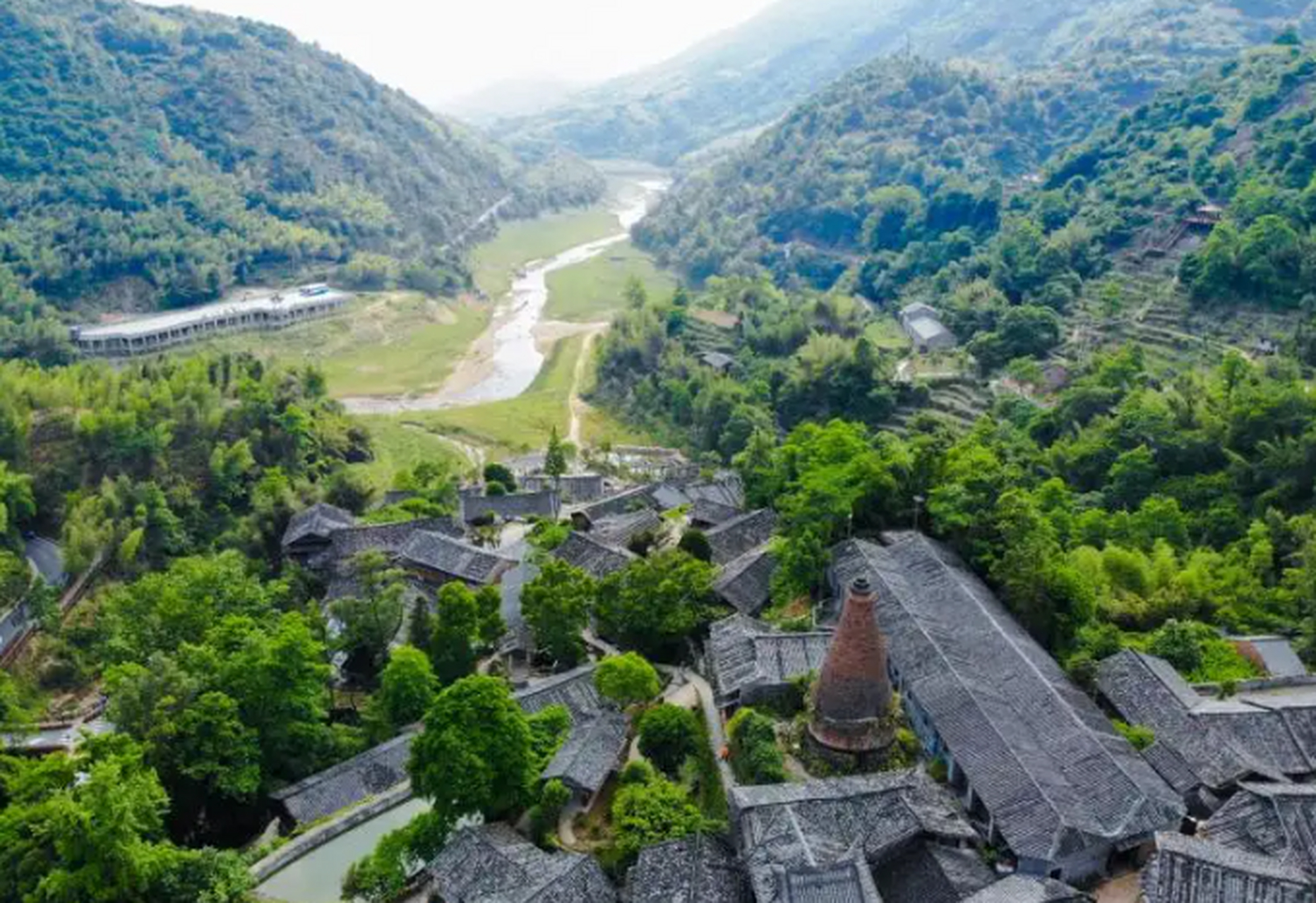 戴家山是莪山畲族乡海拔最高的自然村,最高峰海拨901米,平均海拔570米