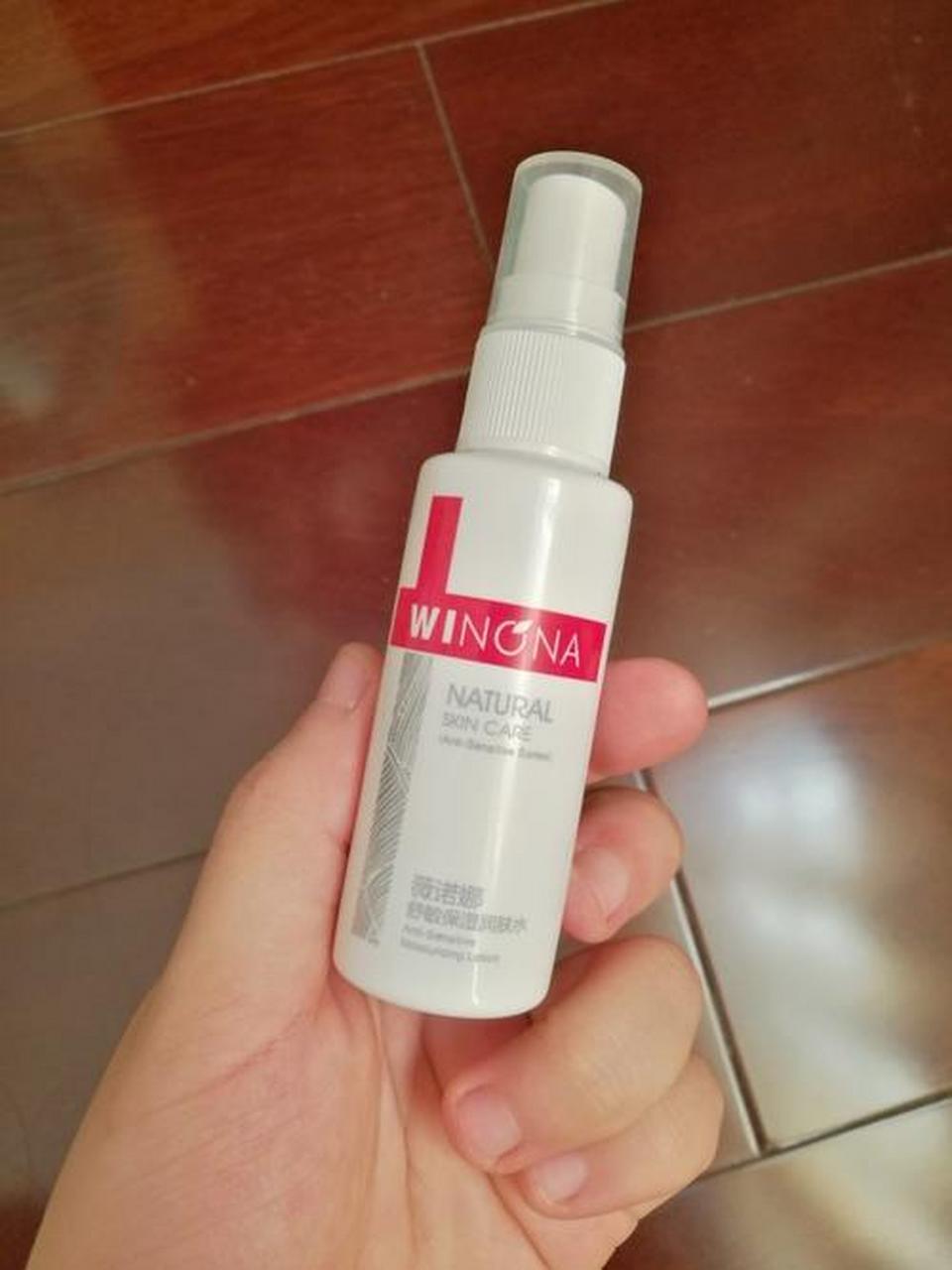 薇诺娜抗痘精华,薇诺娜是最近非常火爆的国产药妆,尤其是他家的抗痘
