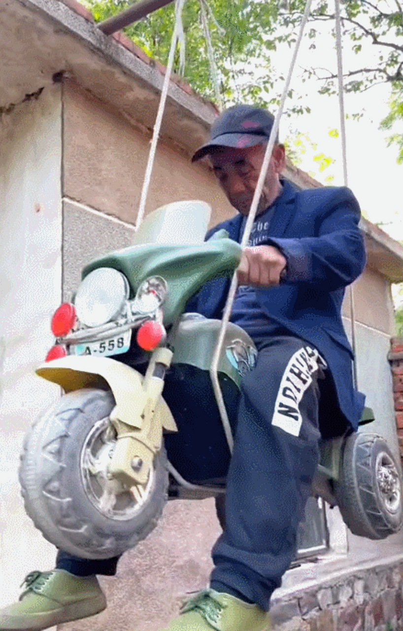 "赤心不改真英雄,男儿至死是少年!