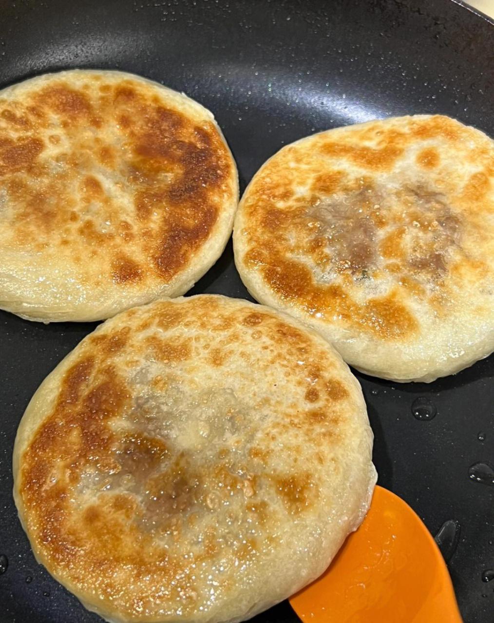 想告诉全世界[比心]这酥皮馅饼真是巨巨巨香[比心][比心][鸡蛋] 这