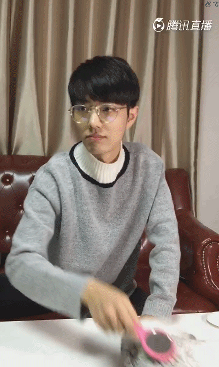 图三的小帅哥16岁 图四的小帅哥17岁 图五桃桃刚好17岁 图六小奶狗