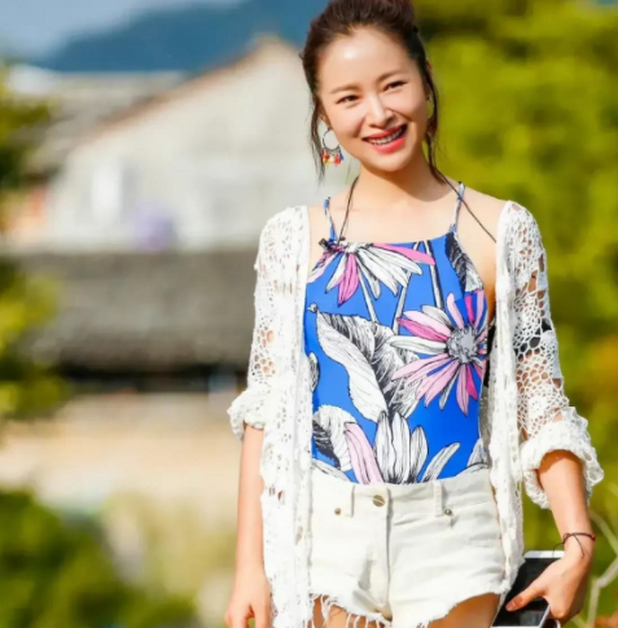 没想到江一燕这"搓衣板"的身材看着这么高级,虽然看着不够凹凸有致