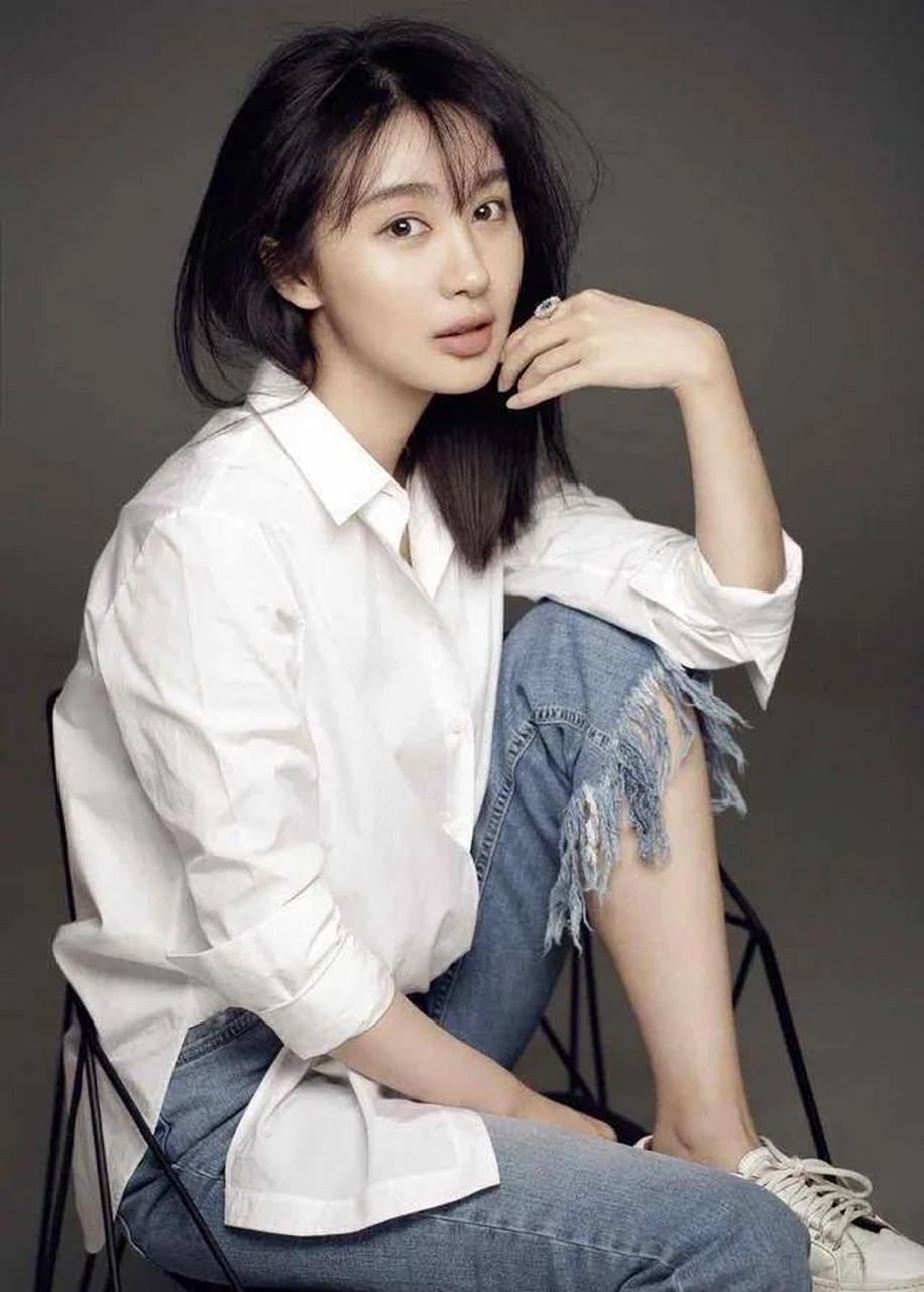 拥有柯基臀的李菲儿