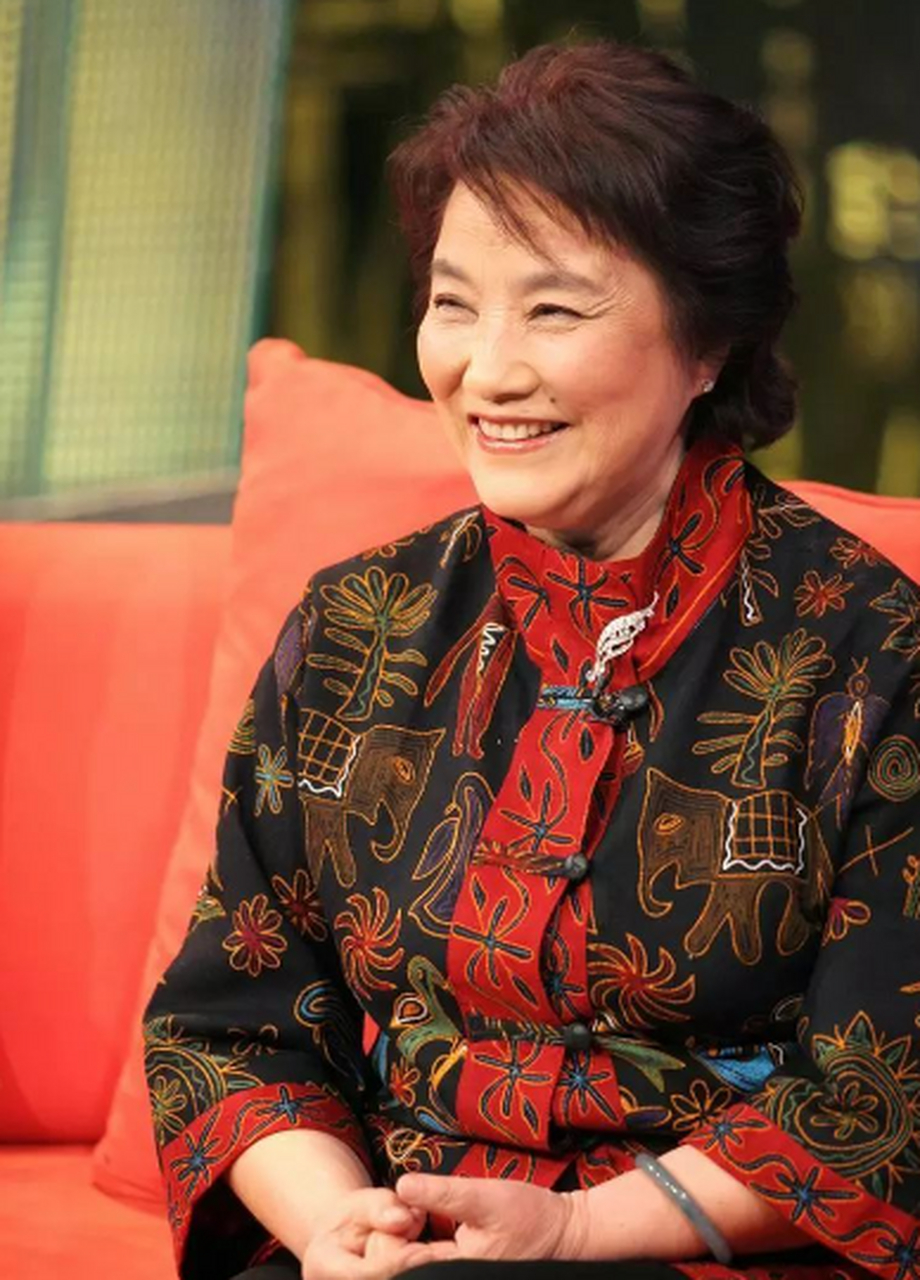 1962年新人演员祝希娟在第一届"百花奖"中夺冠 成为全国观众羡慕的女