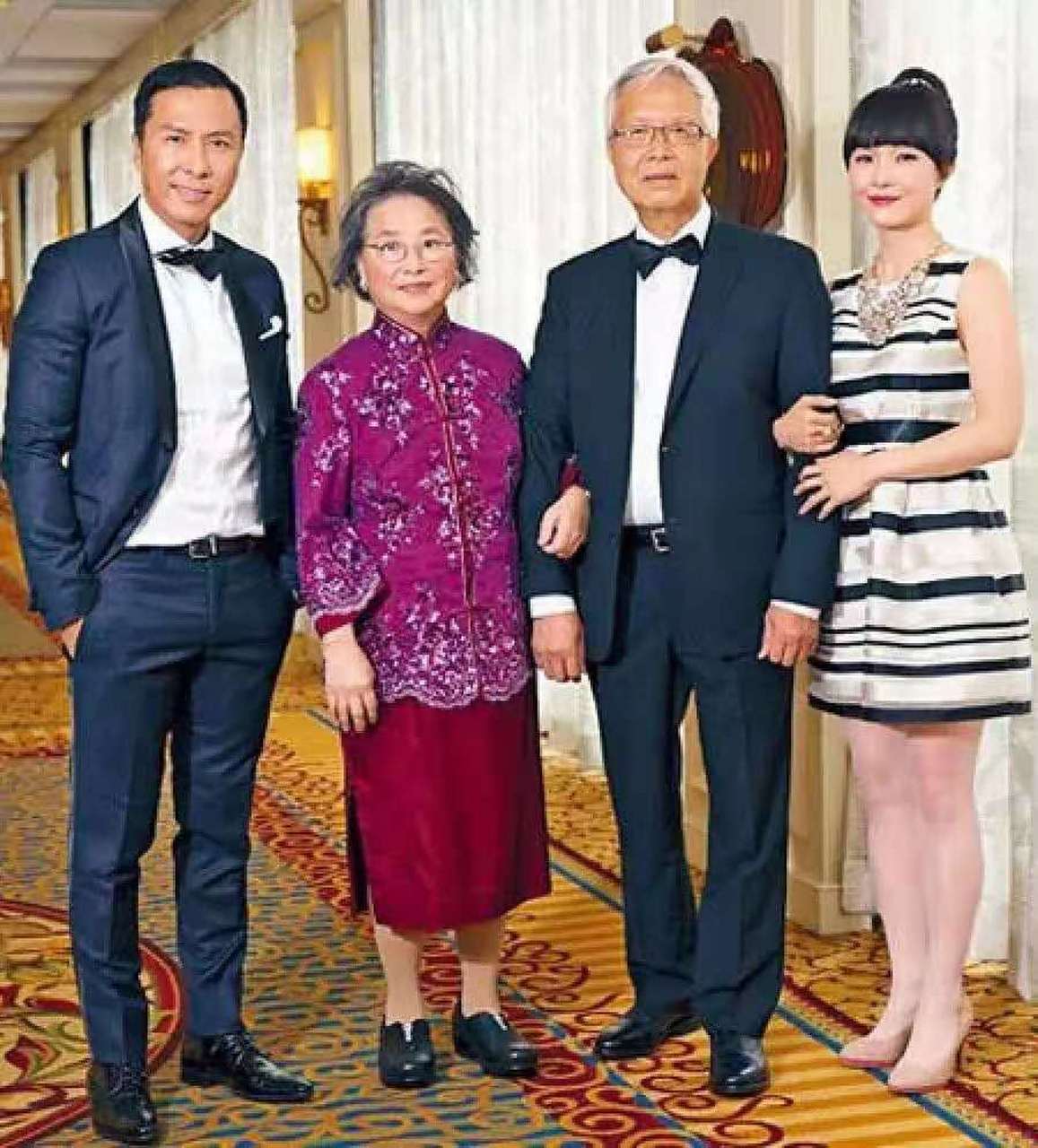 甄子丹的母亲是太极名师麦宝婵,美国第一代中国现代武术教练,是美国