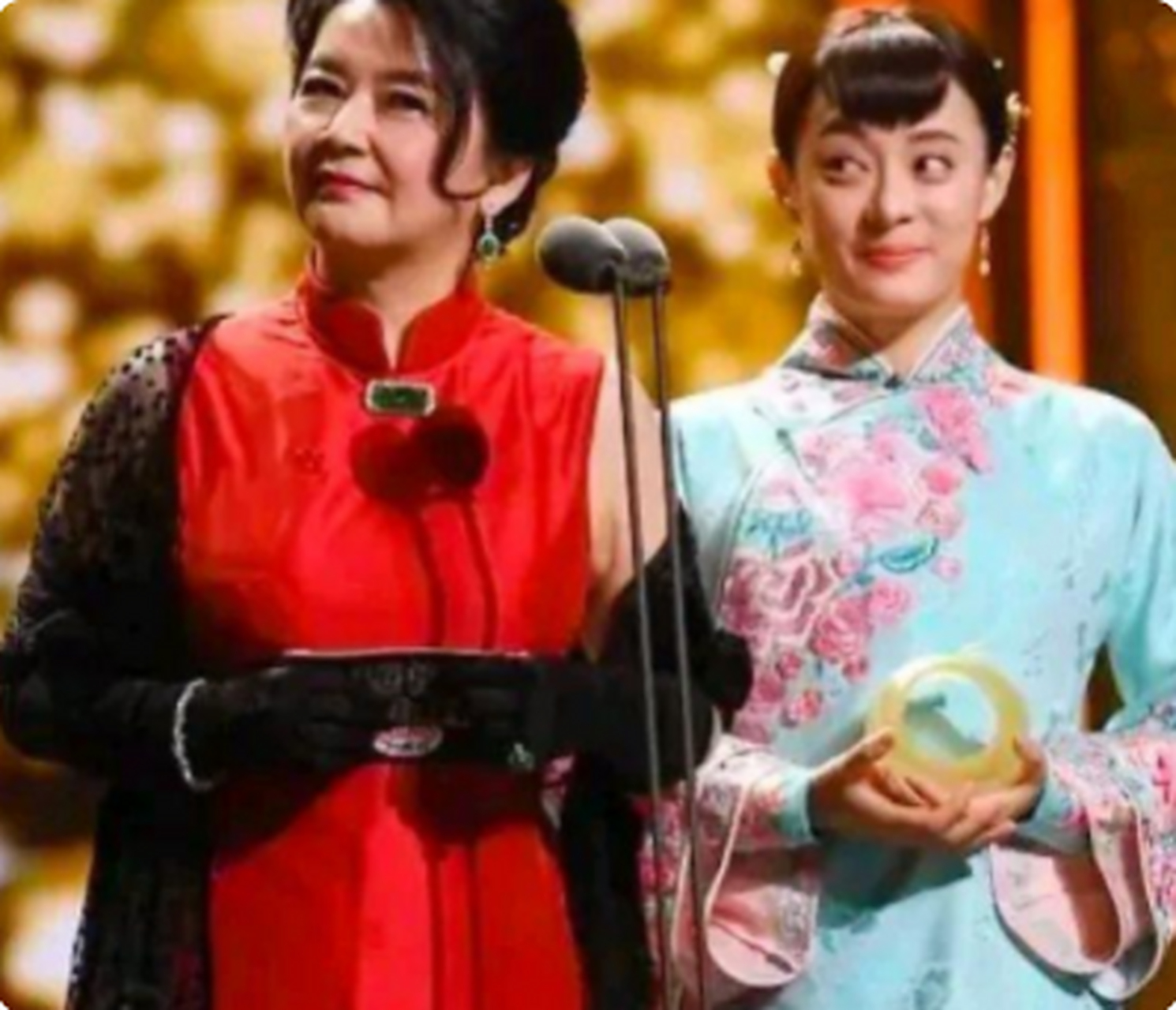 孙俪和胡慧中同框,六十五岁的胡慧中依旧端庄优雅啊!