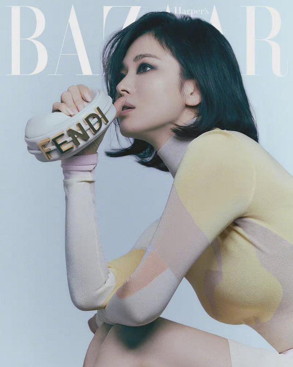 宋慧乔韩版芭莎三月刊封面 身穿fendi,又a又飒的烟熏妆与御姐风的穿搭