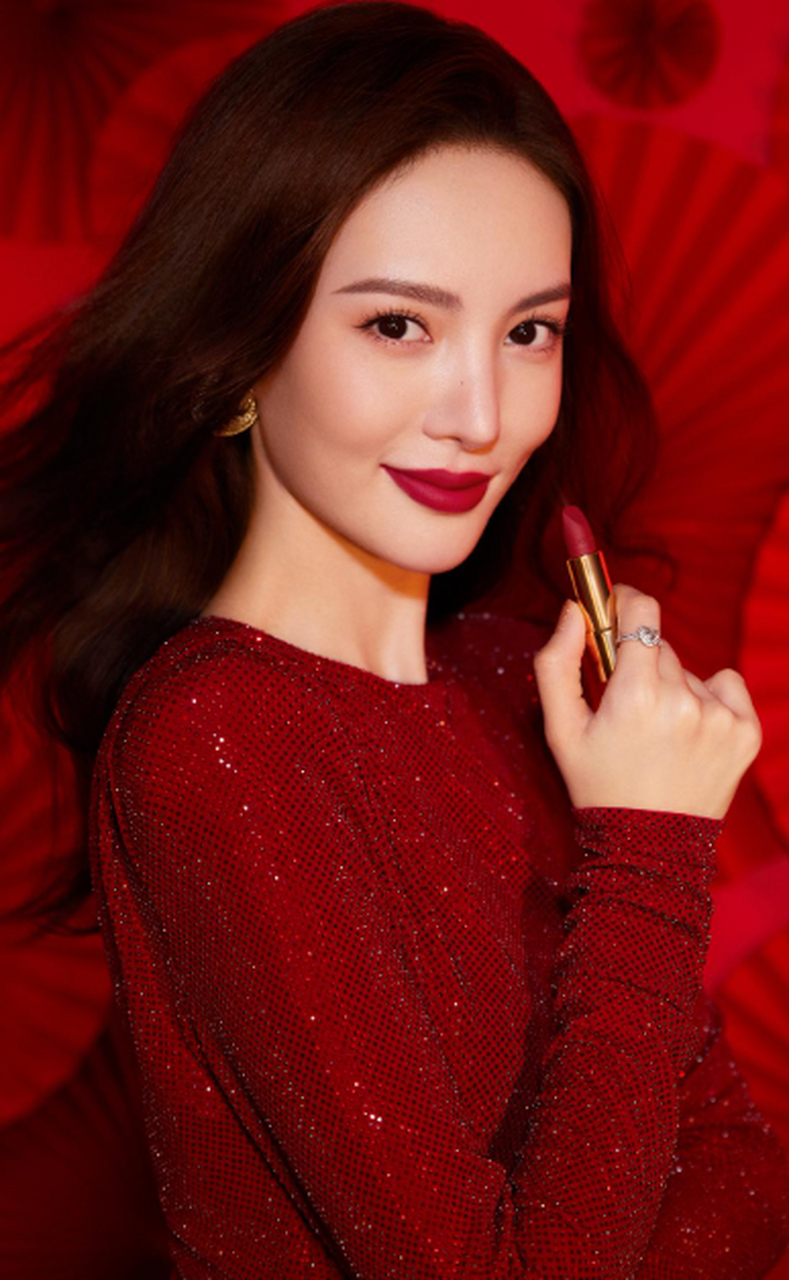 看看这四位女明星,哪个的红唇更妩媚动人?