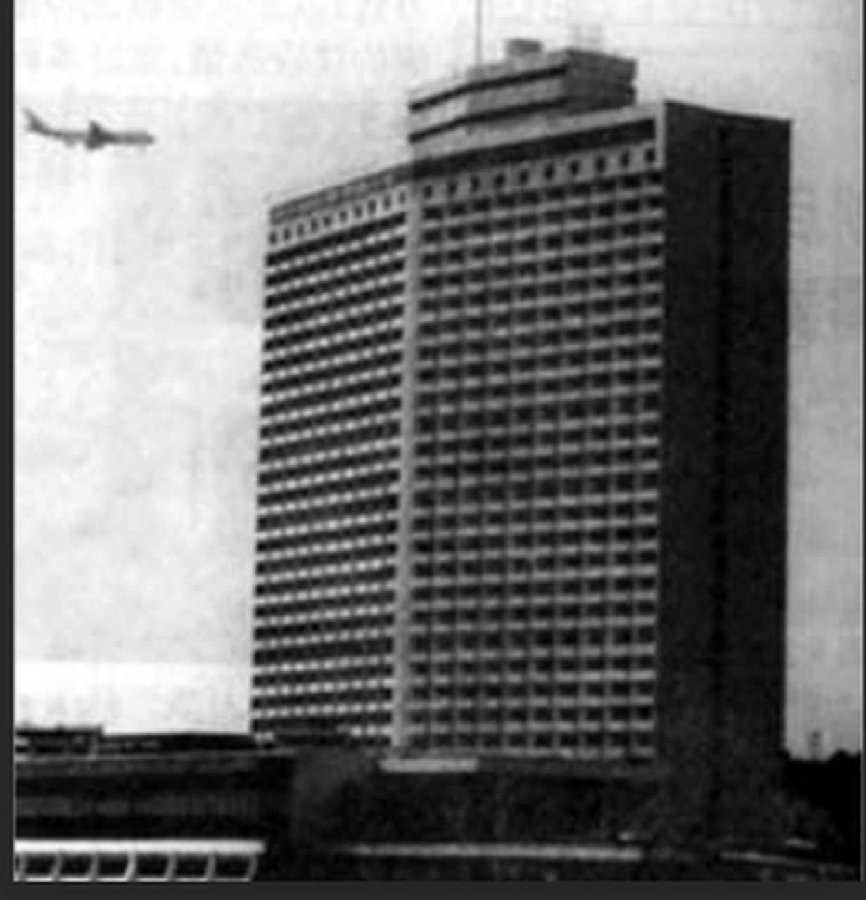 1986年5月3日 王锡爵驾机回大陆定居 1986年5月3日,台湾中华航空公司1