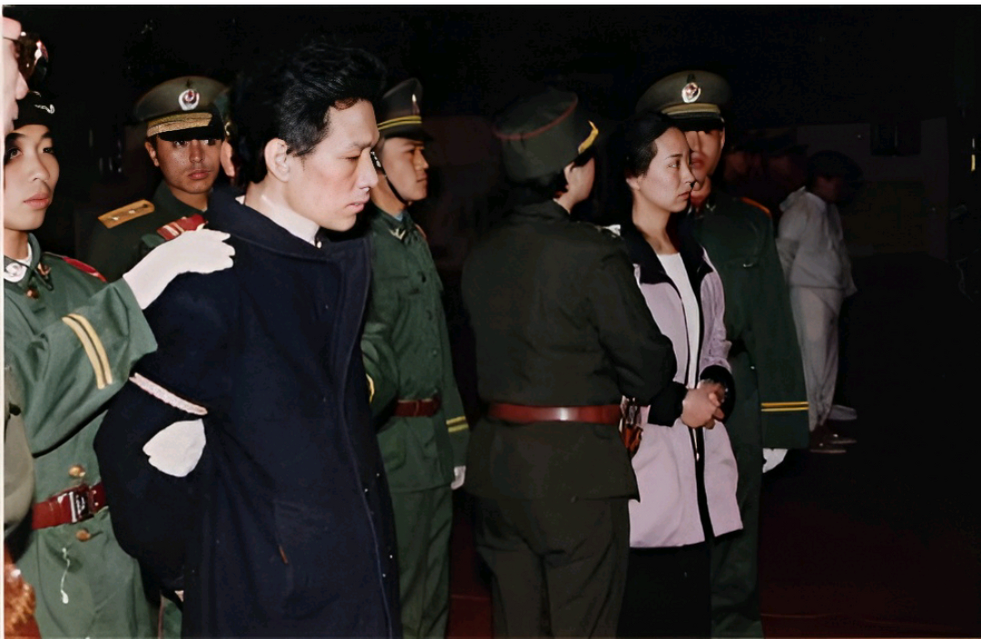 1995年,深圳公判大会,贪污犯王建业被判处死刑,待大会结束,他就要被