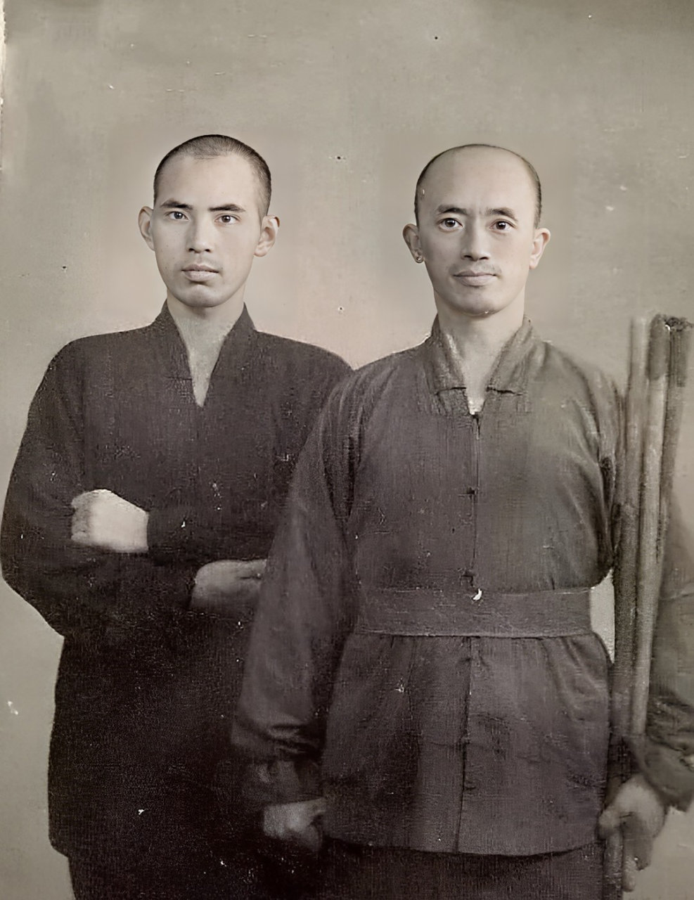 20世纪60年代,海灯法师和徒弟在参加全国武术比赛时与张珍贵合影.