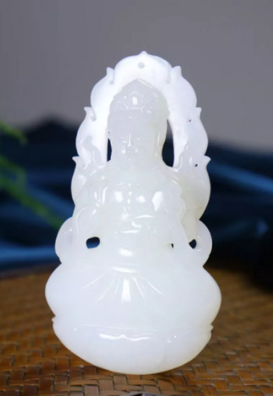 点击头像看直播##和田玉# 〔坐莲观音61羊脂白玉〕白润如脂,温和