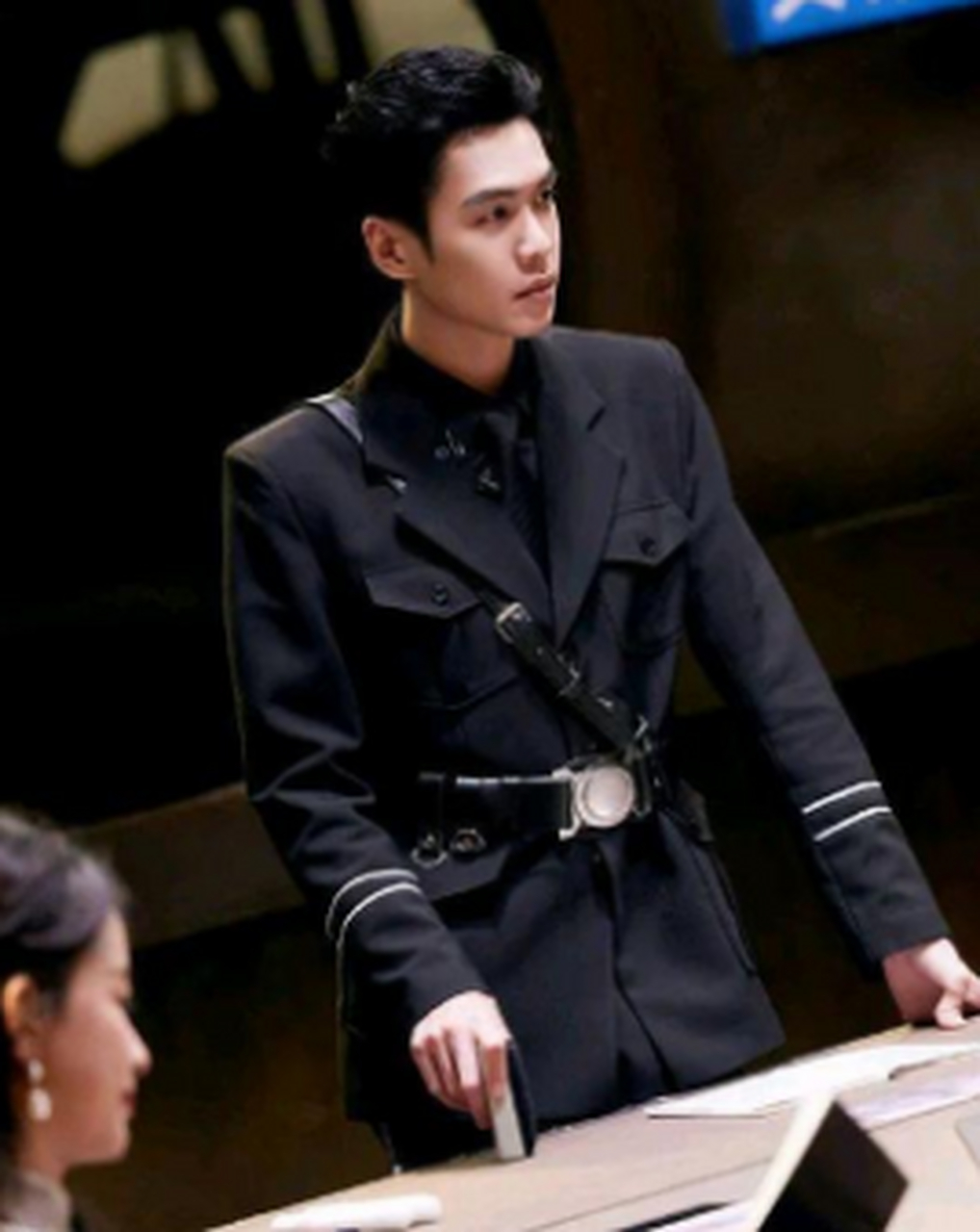 看到张若昀的大衣和军装造型,就想起"张显宗,我牙疼"#张若昀