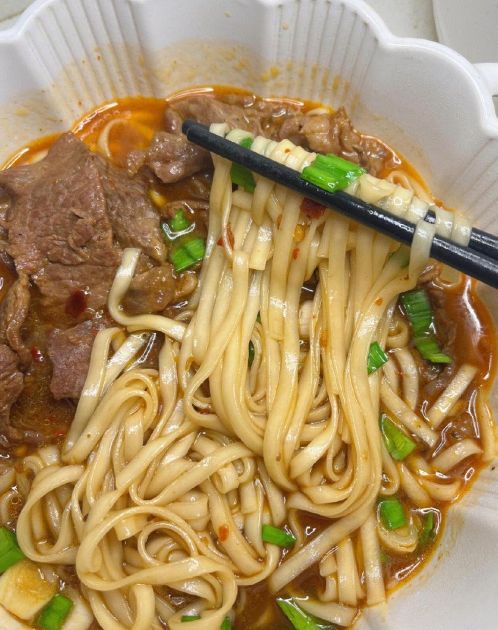 嗦一口牛肉面, 每天吃都不腻天气冷适合嗦面条,吃着身子也暖和了 食材