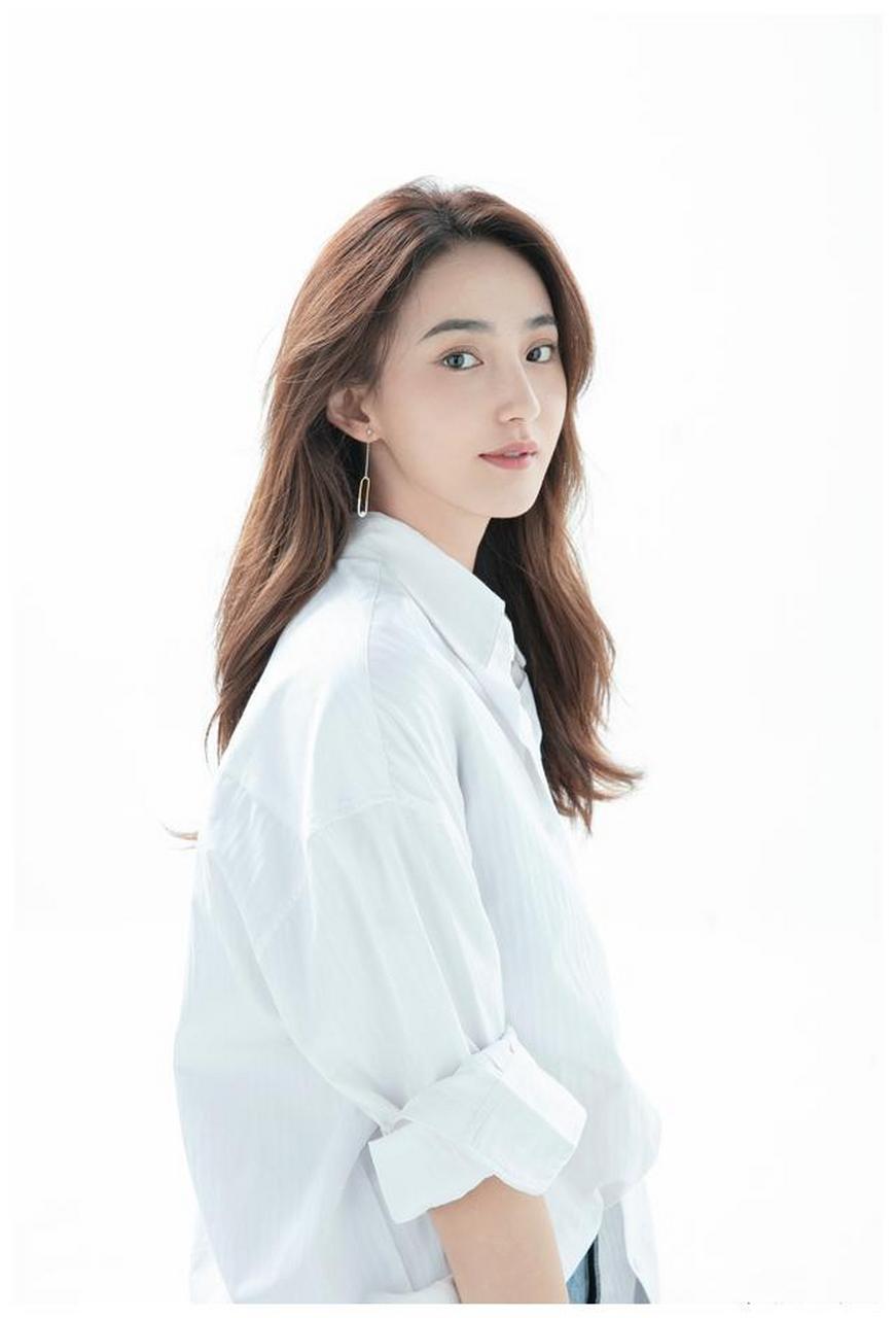 美女演员艾晓琪可爱美照欣赏,好看啊