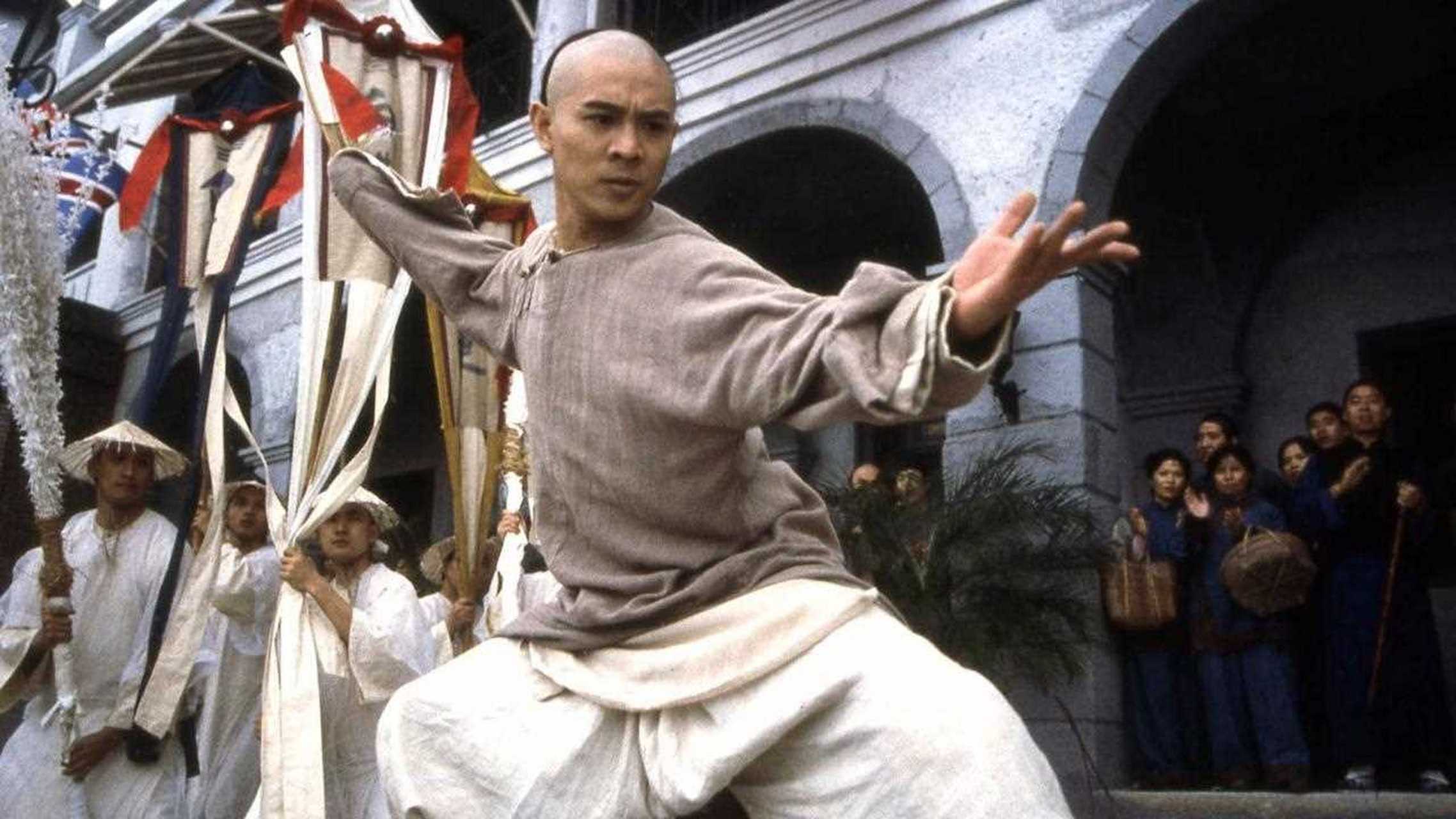 "我只是一个演员,我是一个普通人,我演一些英雄人物,但我不是英雄,我
