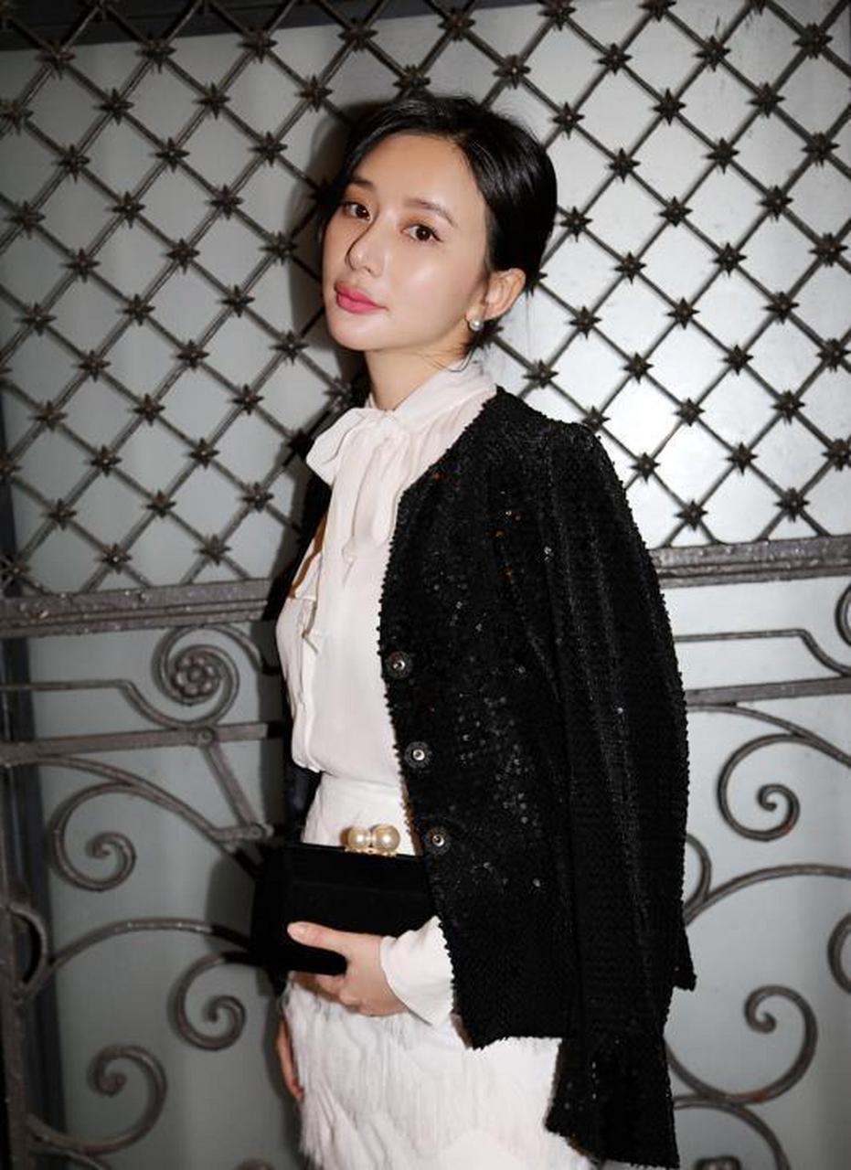 熊乃瑾日常穿搭穿出时髦感 网友们看过她哪些作品评论关注转发分享