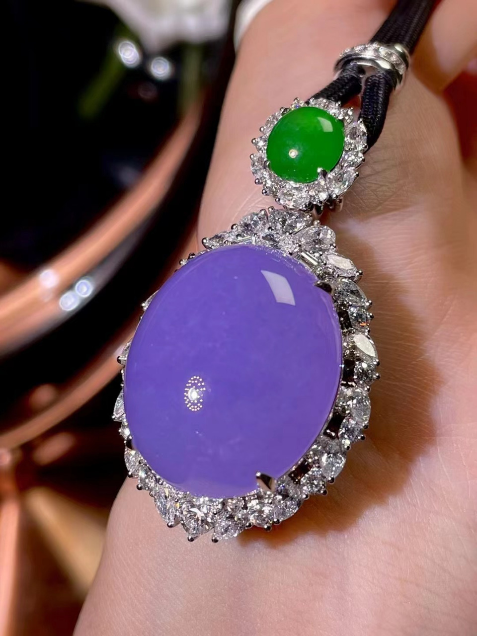 冰浓紫翡翠大蛋面吊坠 帝王紫鸽子蛋,佩戴尽显贵气玉时尚,高调的奢华