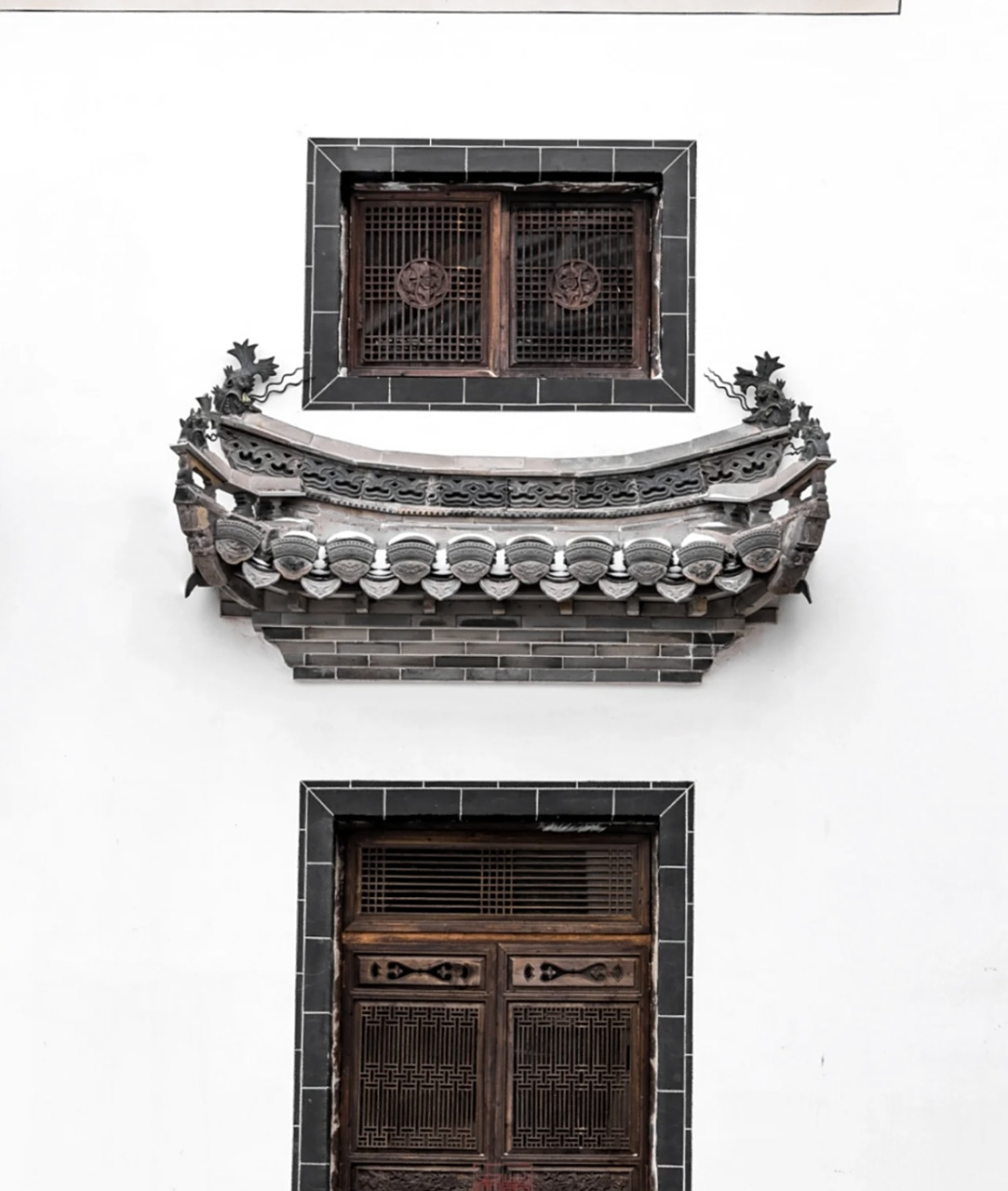 04徽派古建筑之美——点窗 徽派建筑的窗户往往都很小,一般只起到