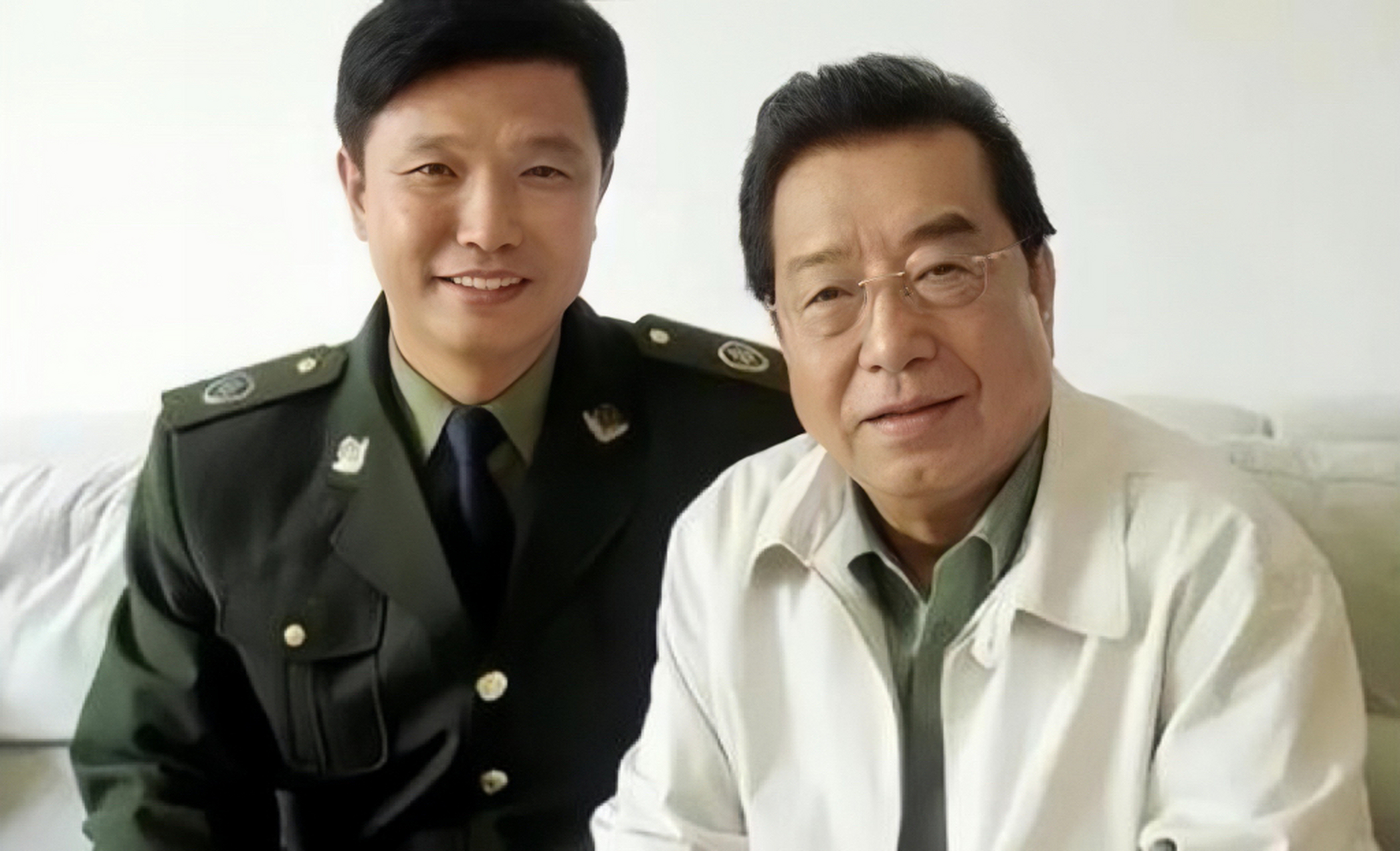 李贺是李双江和前妻所生,并不像他的弟弟李天逸一样在父亲的细心呵护