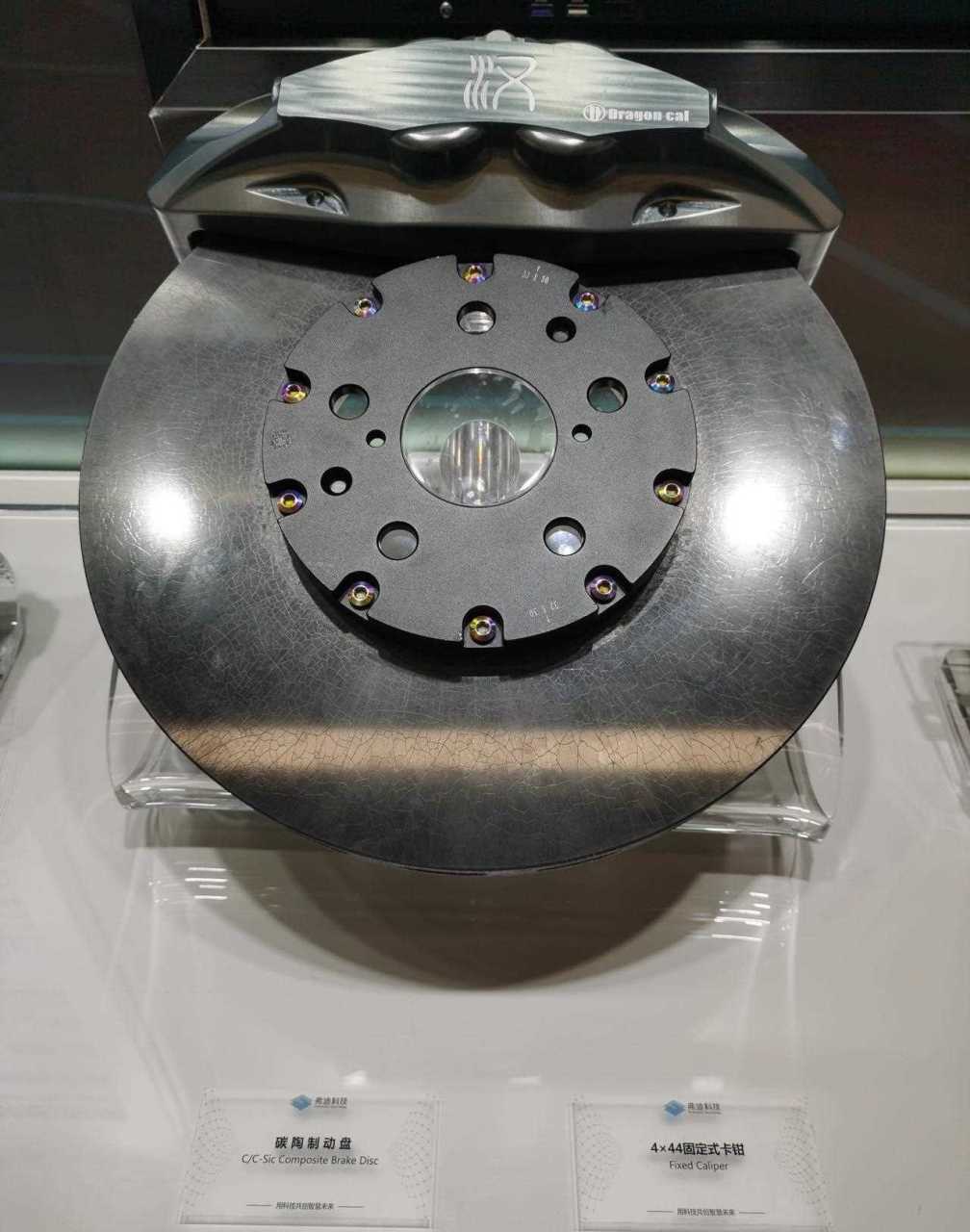 比亚迪汉二代的专属的刹车卡钳与碳陶刹车盘曝光,汉二代的黑科技看来