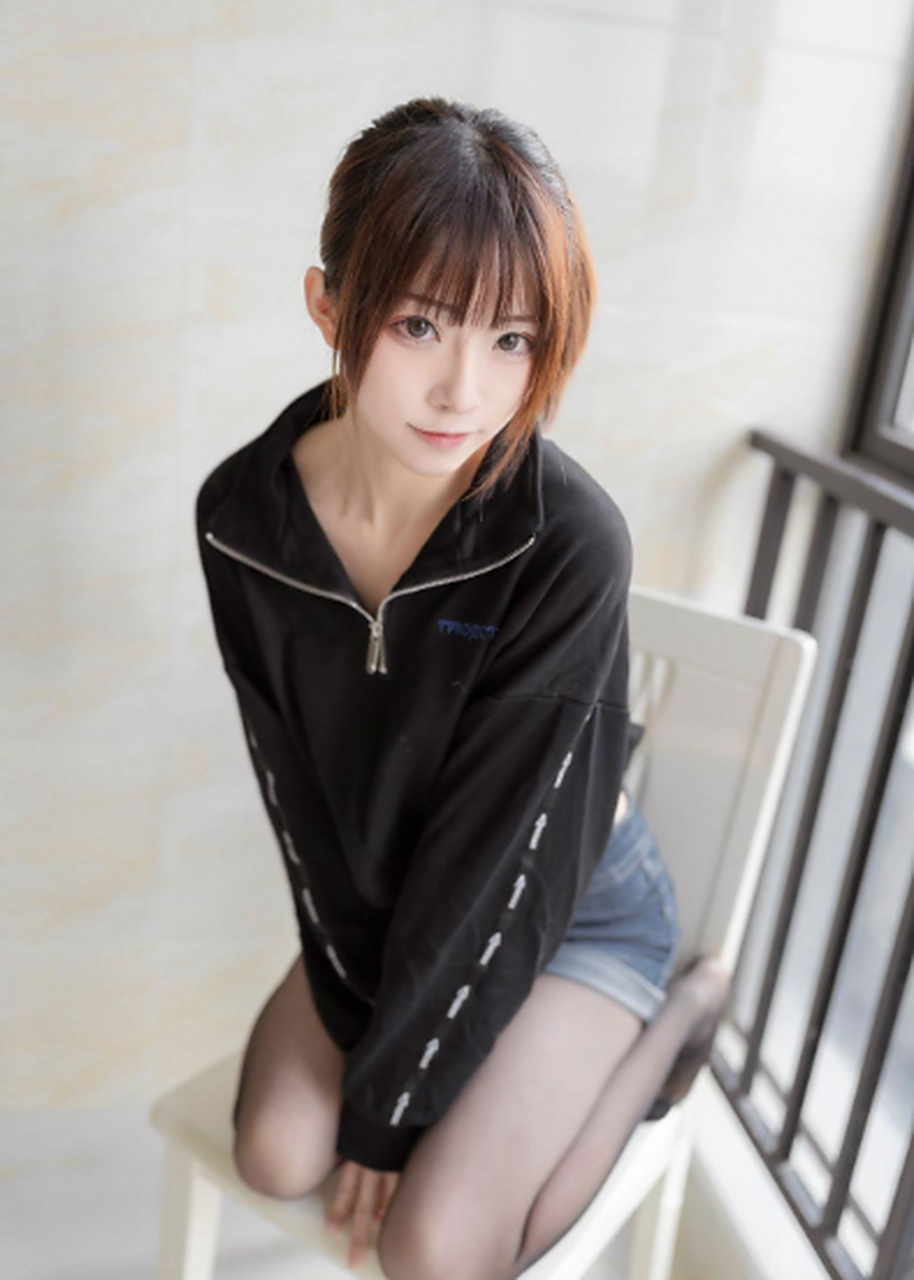 cosplay高颜值美女牛仔短裤写真集