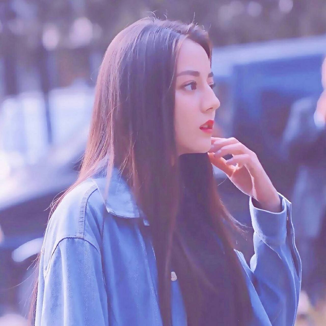 这名女星应该是迪丽热巴!