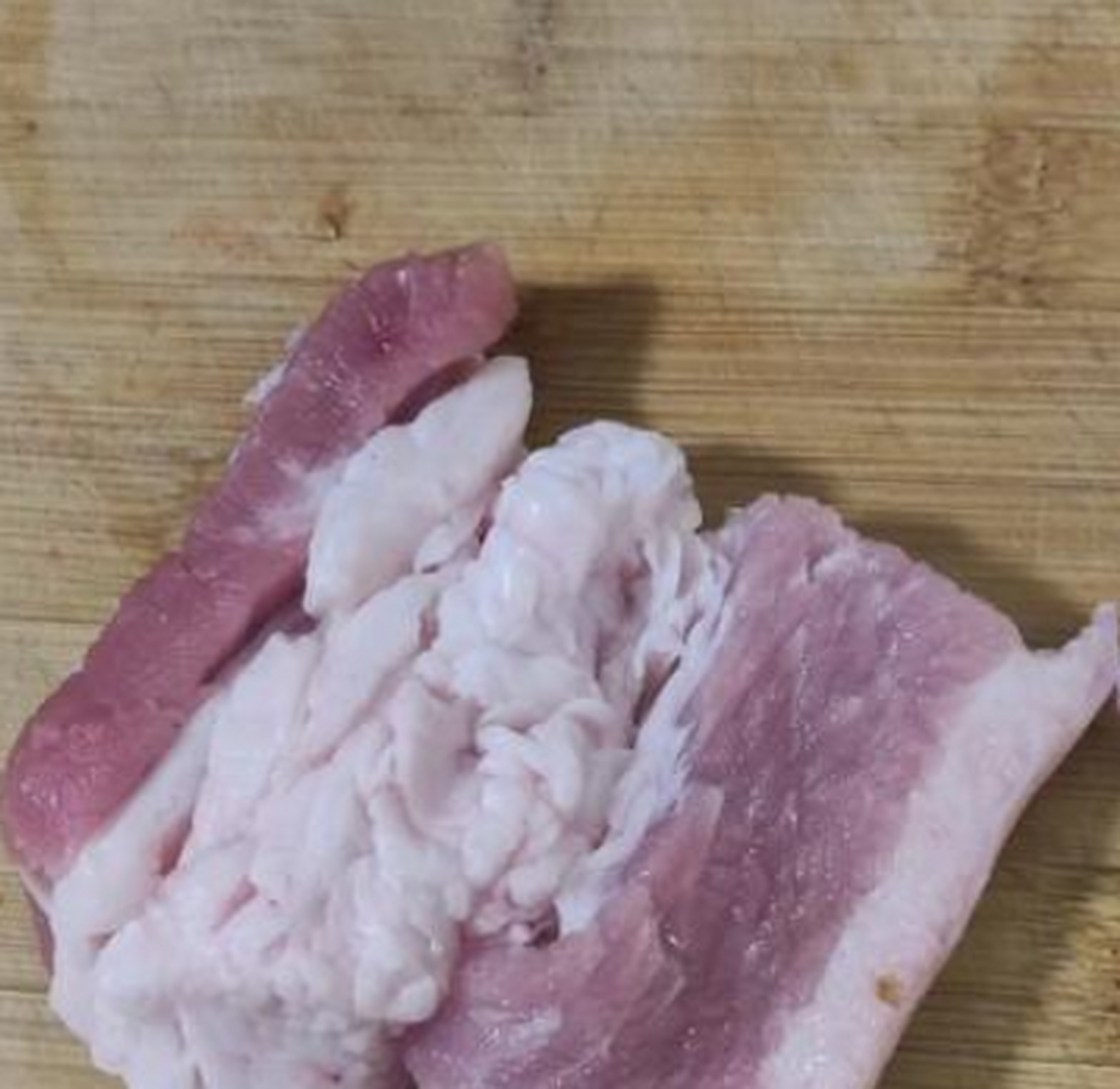 老公早上买的五花肉,是不是买到假的了?