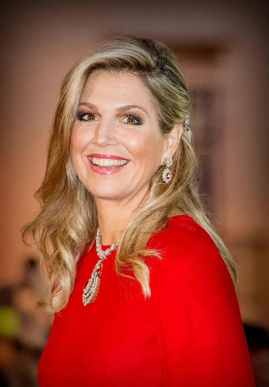 领动计划# 荷兰王后马克西玛,别具一格的王室穿搭风格.