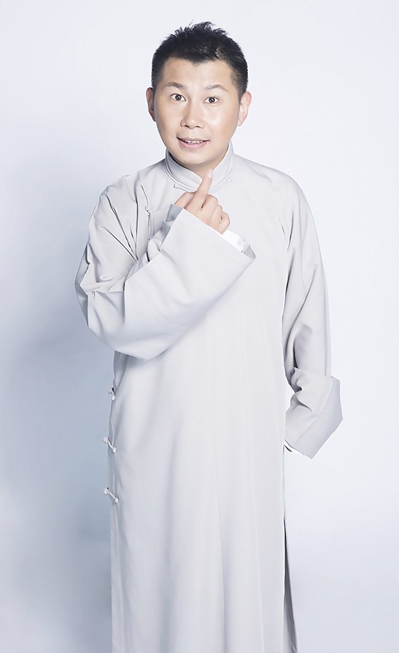 原德云大弟子何云伟直播不卖画了,改说单口相声,又是骂声一片.