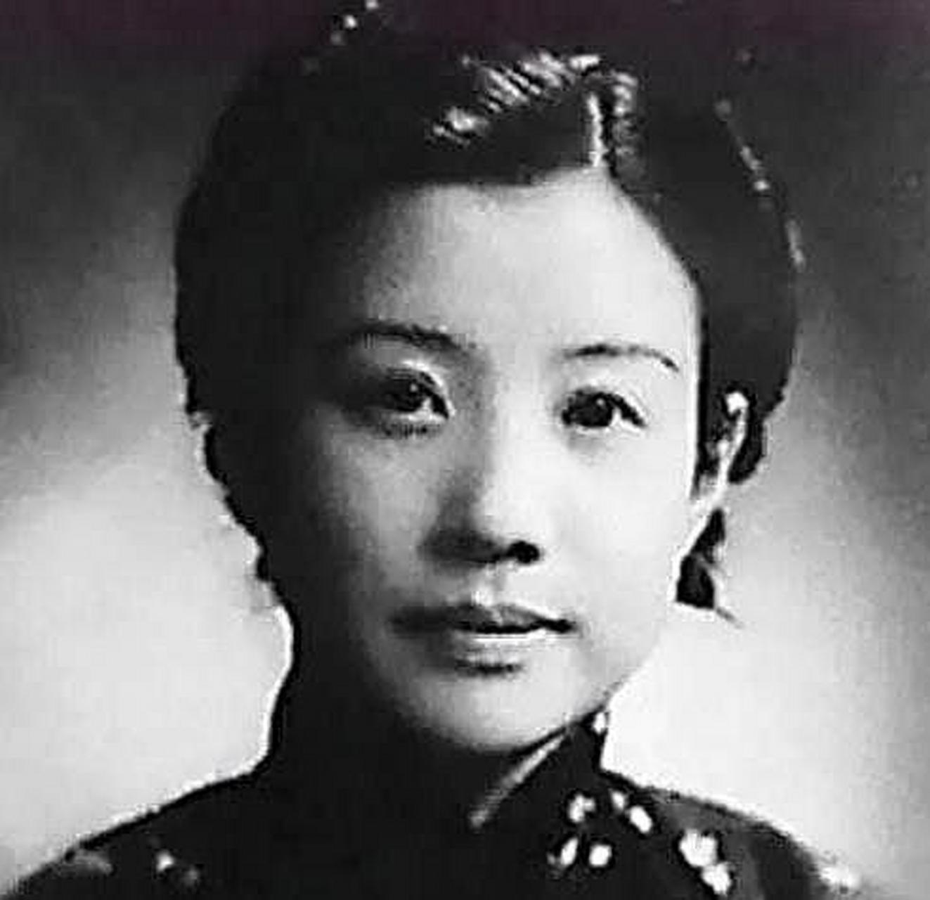 当年,开妓院的林桂生慧眼识珠,认定了小探长黄