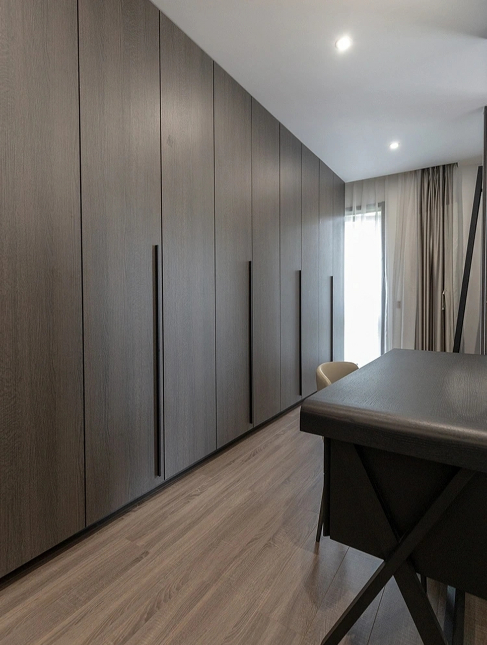 160㎡全屋木纹深色系衣柜定制 -房屋信息-  地区:重庆  面积:160㎡