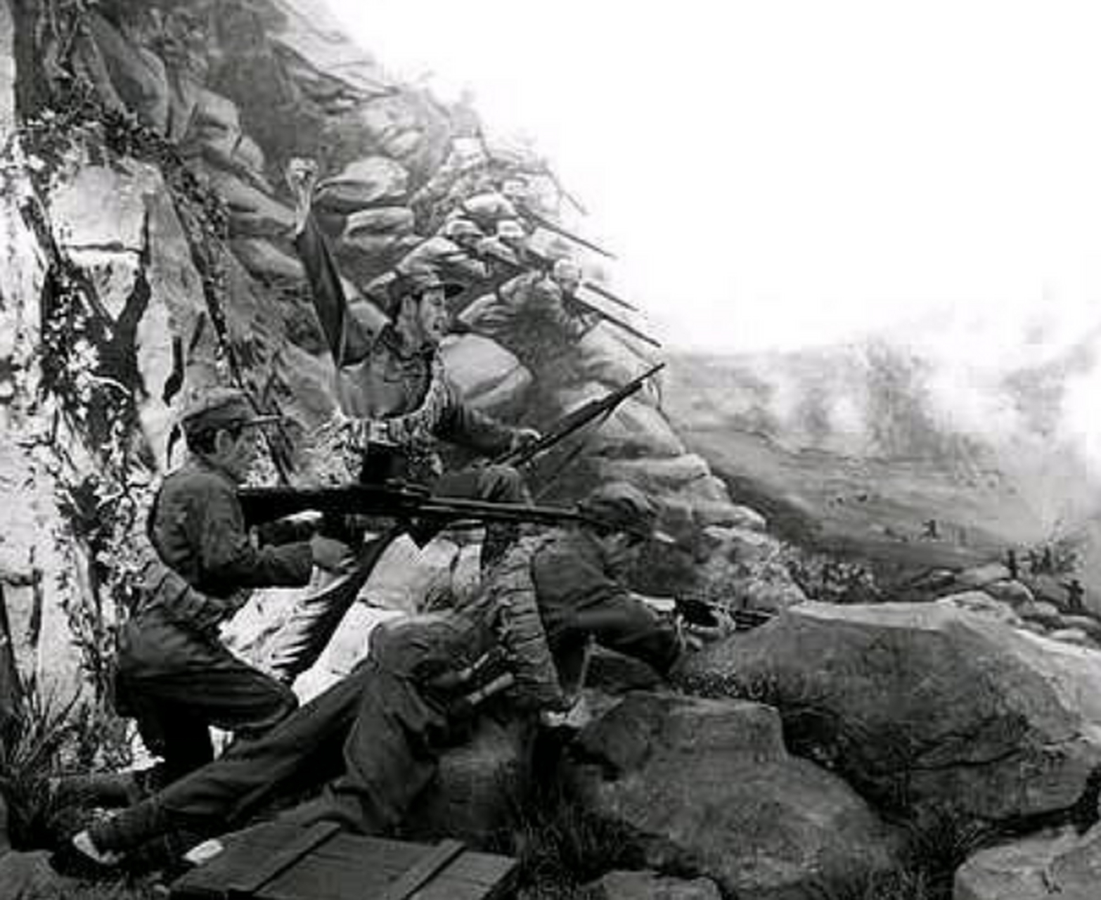 鲁雨亭,原名鸿逵,字羽亭,河南省永城市芒山镇人,抗日民族英雄,也是