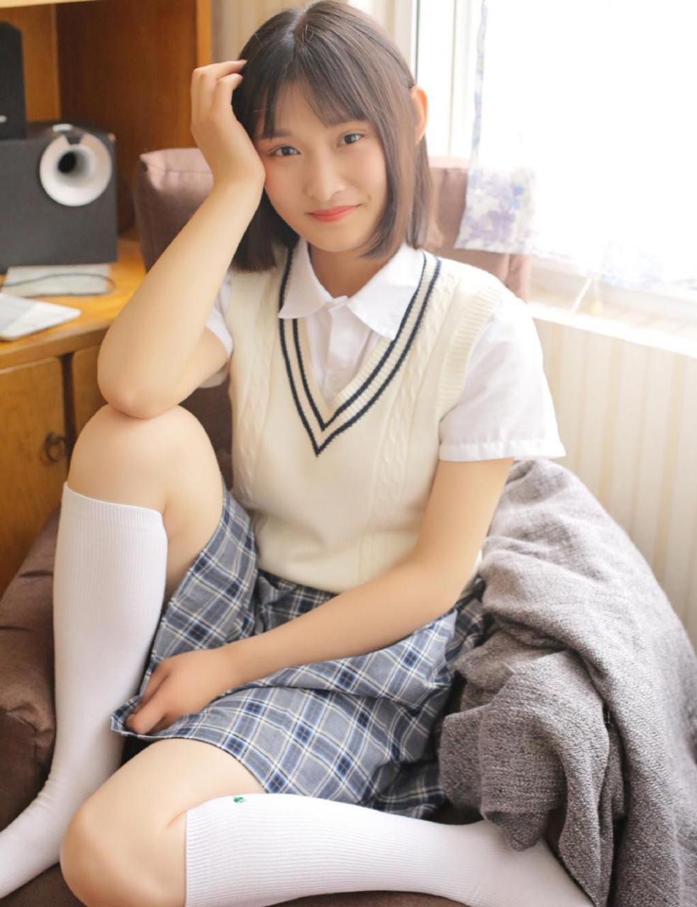 清纯可爱的学生妹制服摄影写真