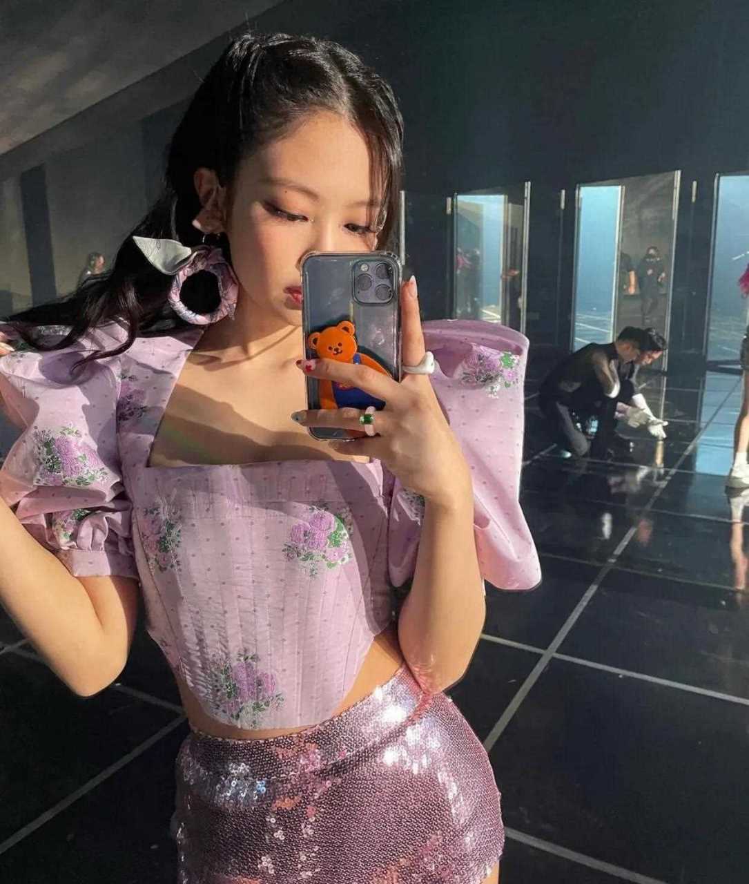 black pink成员金智妮最新造型look.