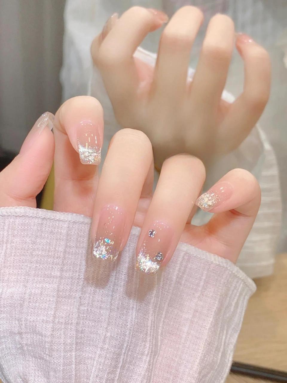 纯欲裸透猫眼贝壳美甲:你的指尖也可以闪耀星空