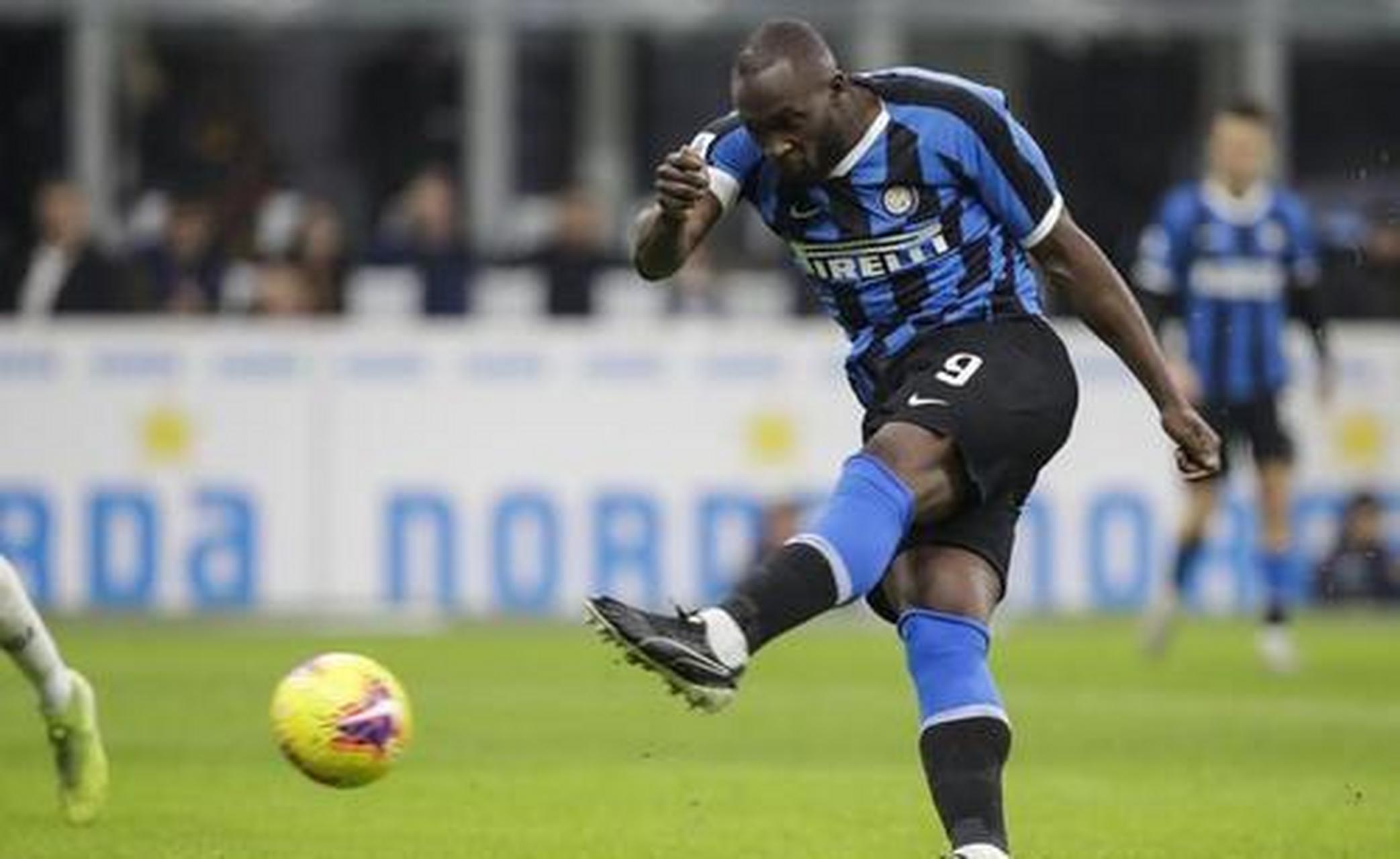 我的天呐,卢卡库这大腿肌肉也太发达了吧!