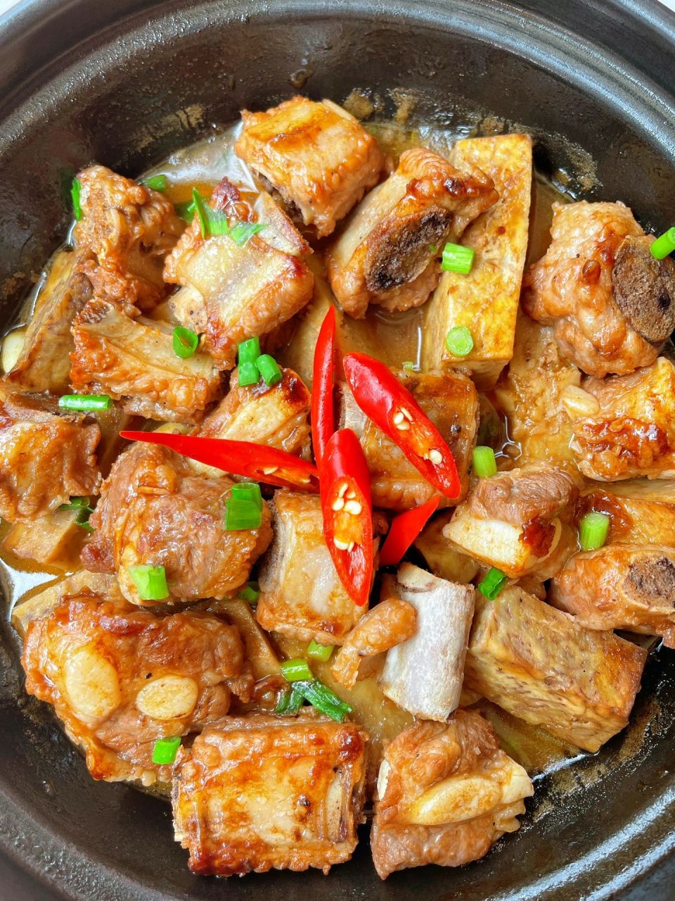 家人们,冲这道香芋排骨煲,巨巨巨...好吃! 秋天的芋头比肉还香,9月正