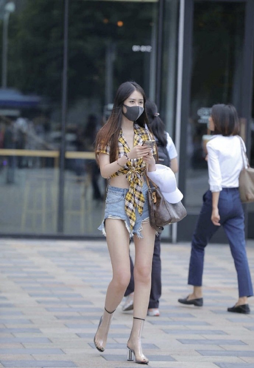 夏日清凉大赛,冠军非你莫属#街拍美女