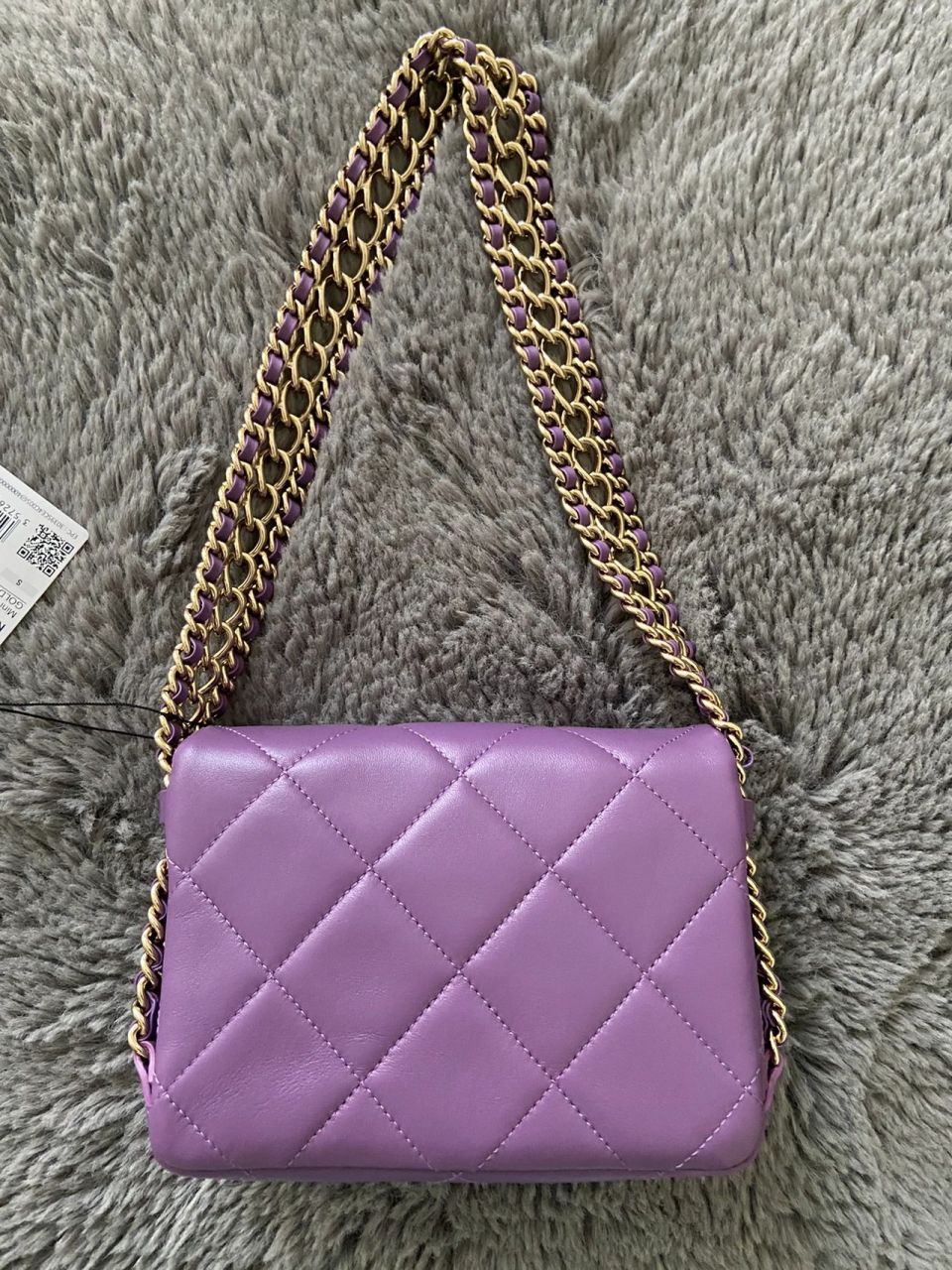 chanel香奈儿22p香芋紫腋下包 喜欢这个香芋紫羊皮,紫色没有粉调,非常