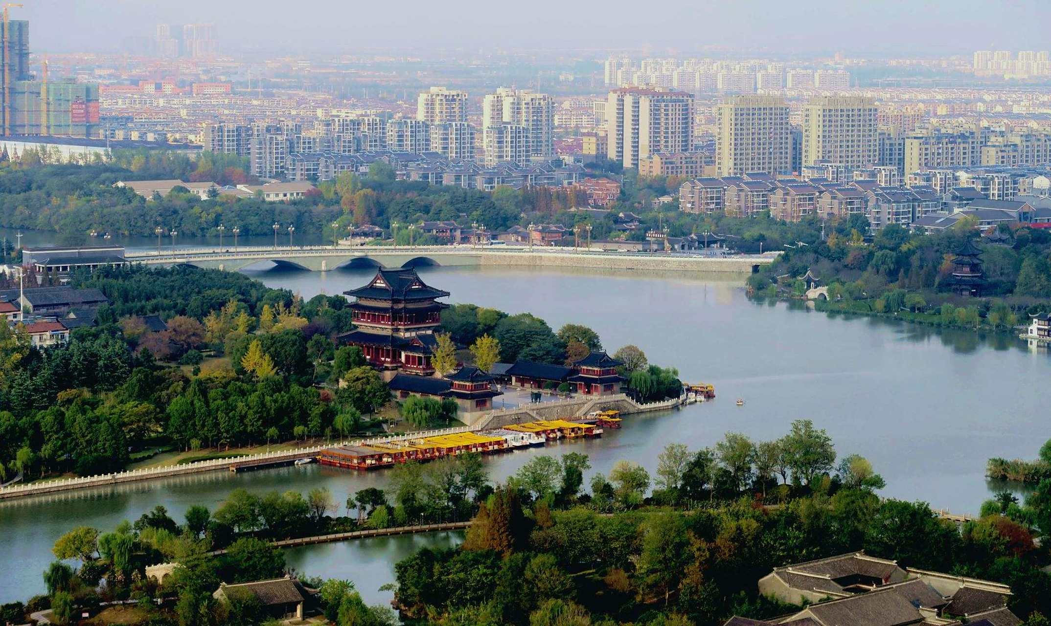 扬州和泰州本来是一家,但泰州的地位一直比较特殊,虽然属于扬州,但也