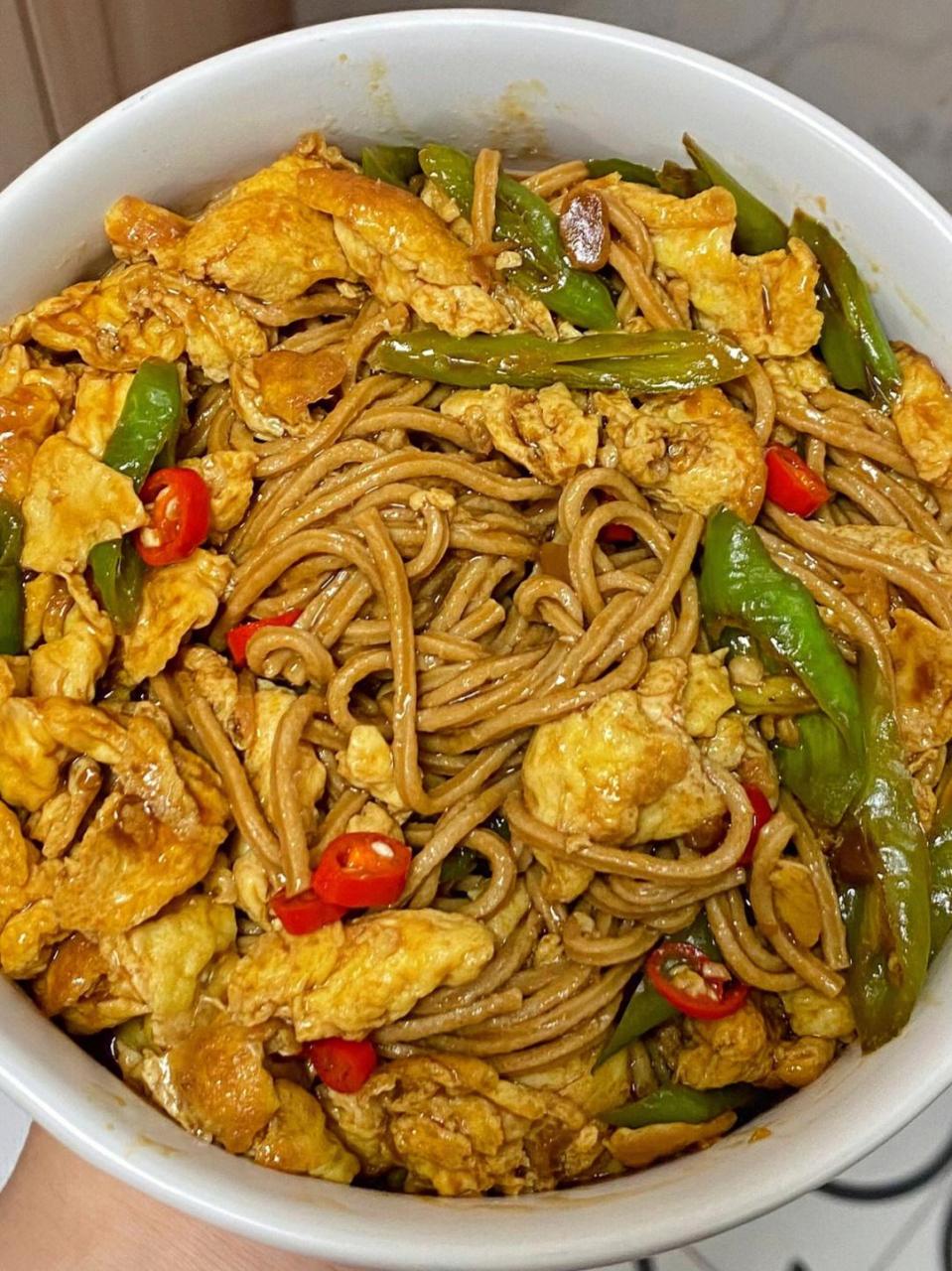 青椒鸡蛋酱拌面!完全吃不腻呀!