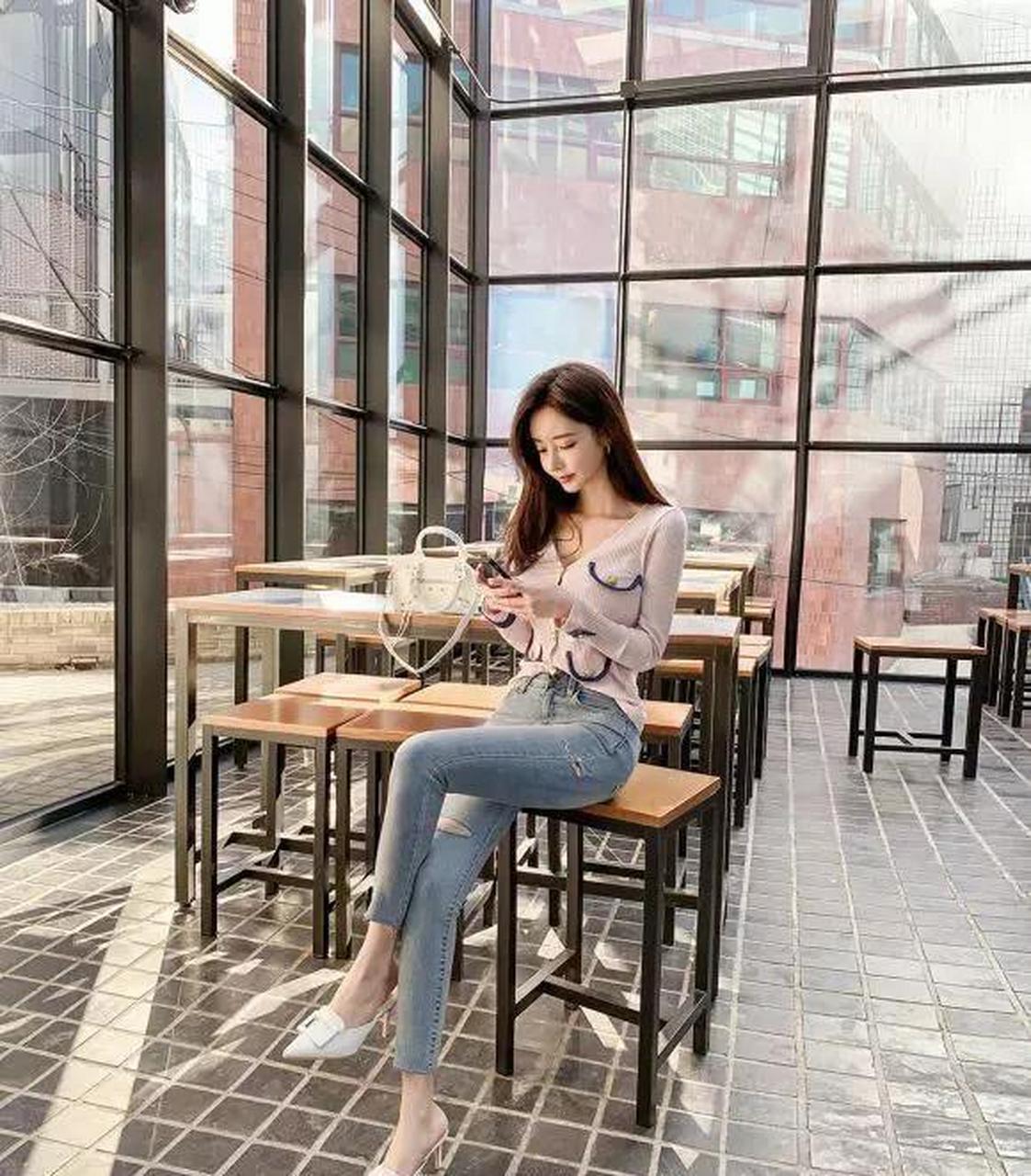 美图欣赏:孙允珠,月桃粉蓝俏皮灵动针织小开衫