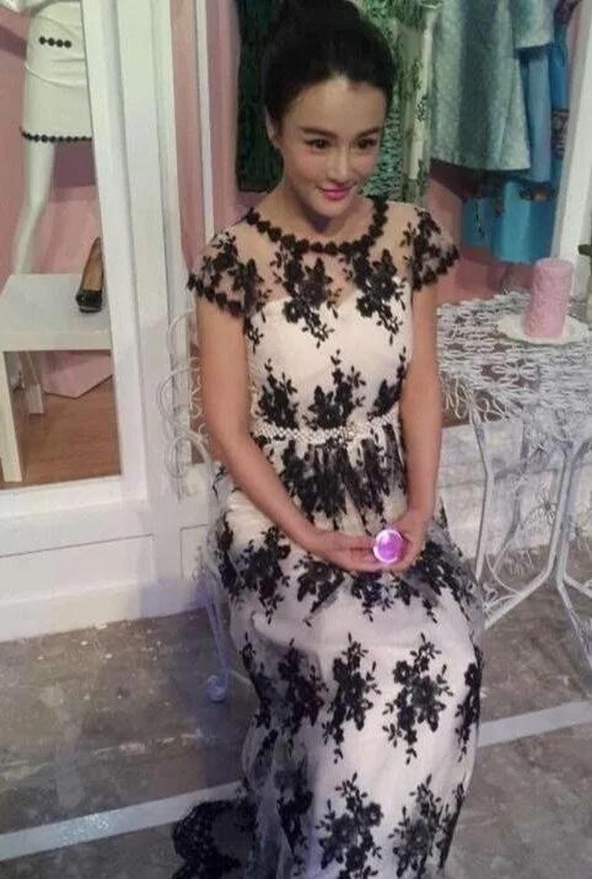 拳王妻子冉莹颖