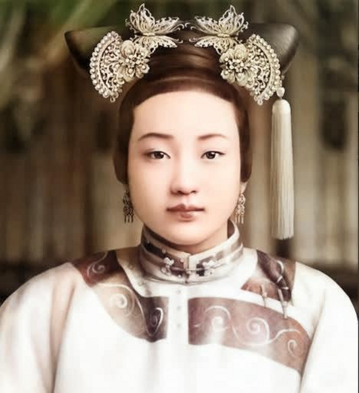 这位相貌纤瘦温柔多情的清朝身材火爆叫阿鲁特氏的几张旅游照,她是