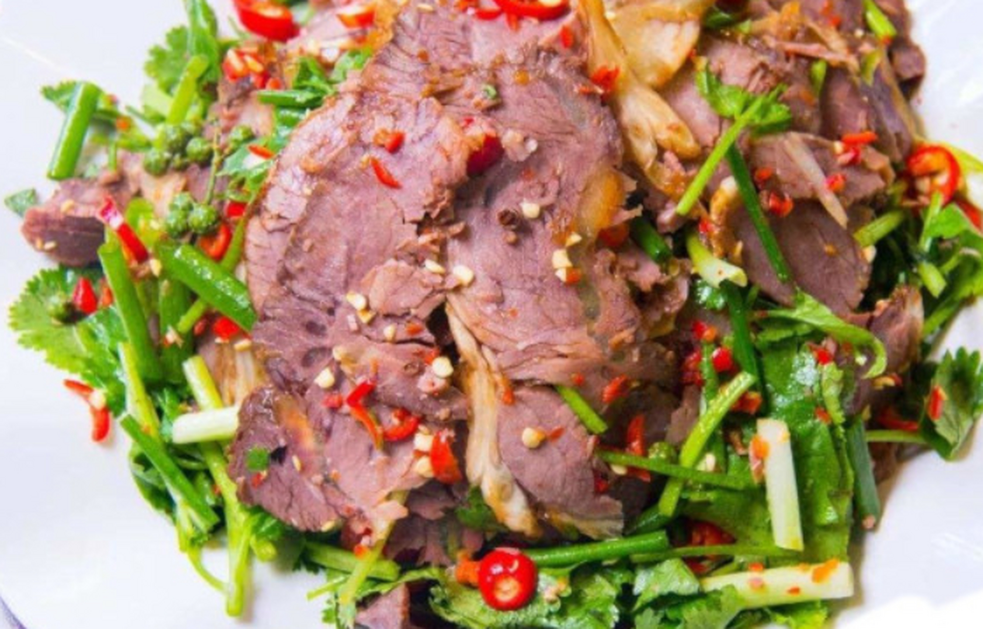 它的来历可追溯到四川盐边县,因此得名盐边牛肉.